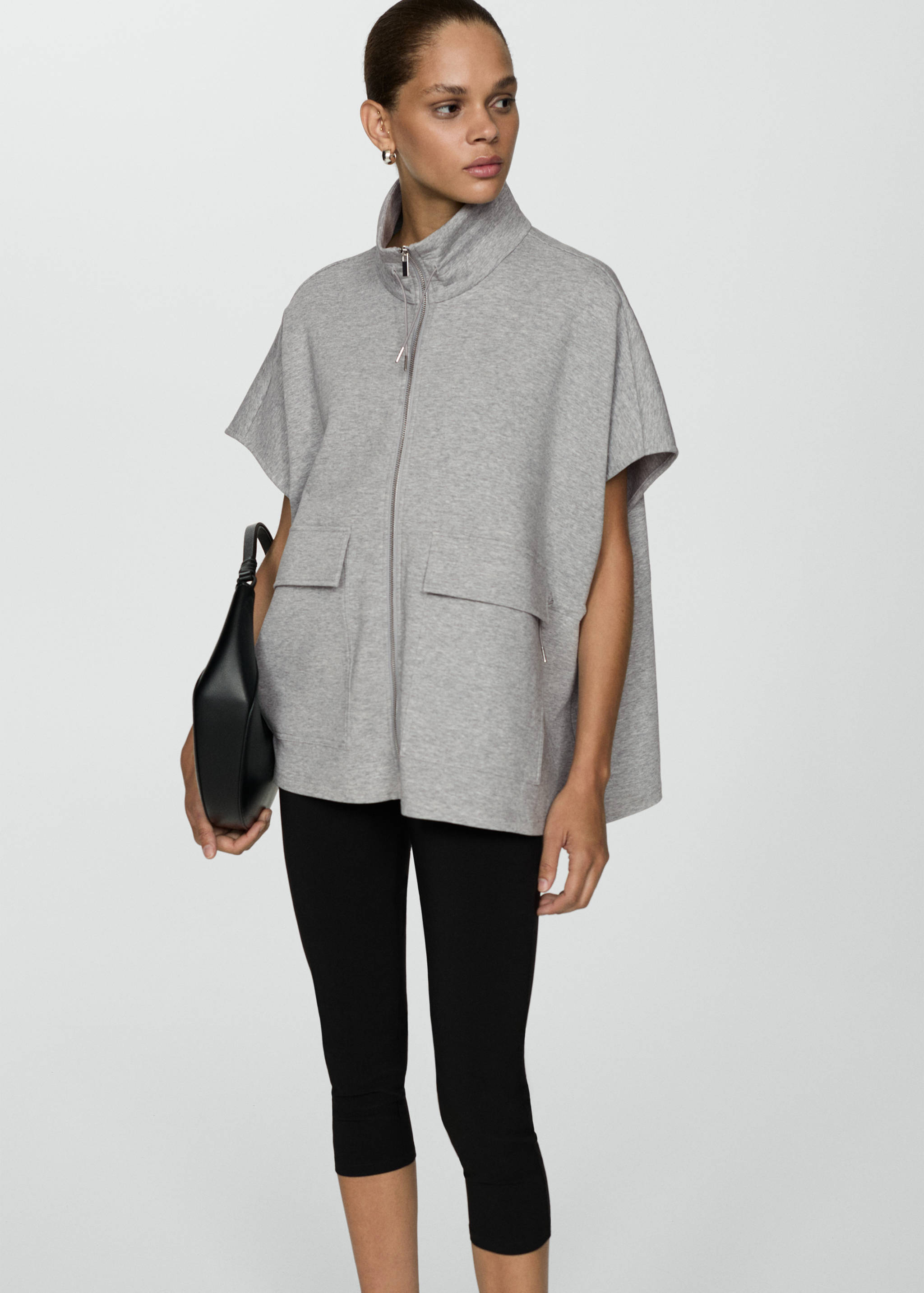 Poncho jacket with flap pockets - Details of the article 2