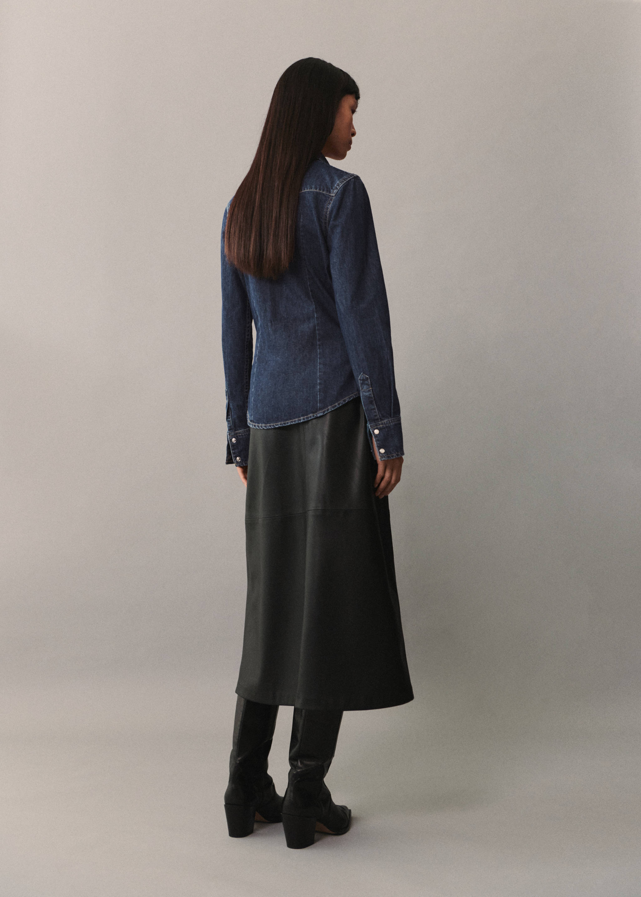 Chest-pocket denim shirt - Reverse of the article