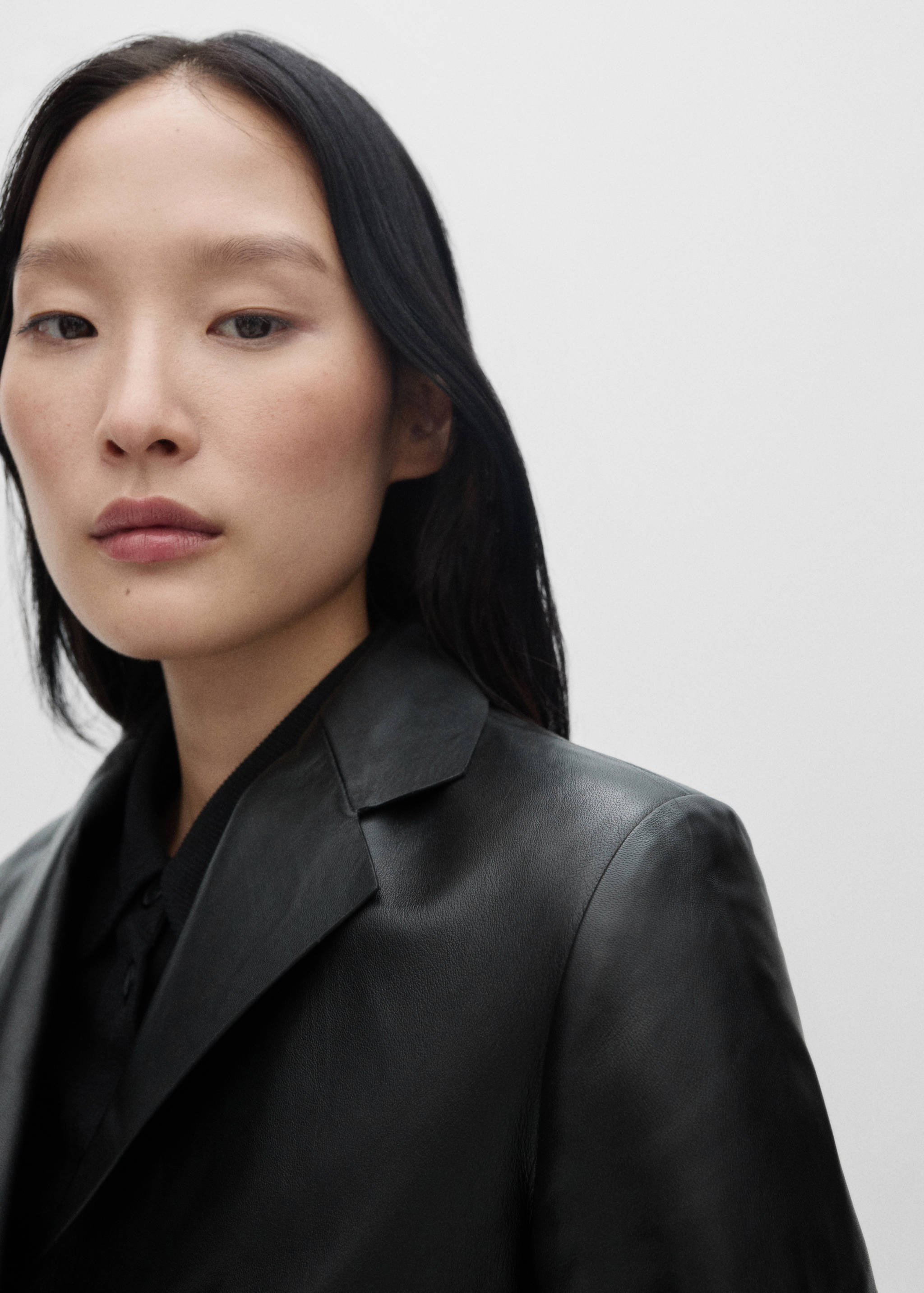 Cropped leather jacket - Details of the article 1