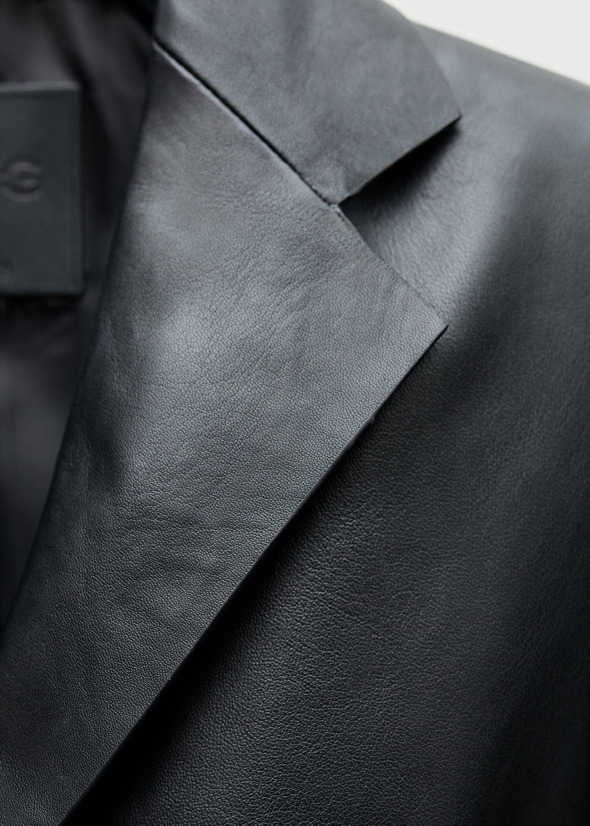 Cropped leather jacket - Details of the article 8