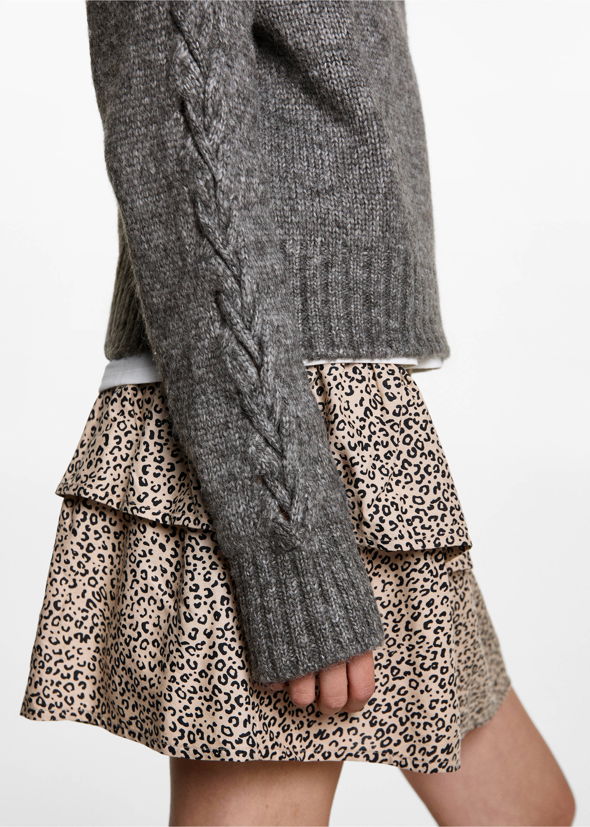 Braided sleeve sweater - Details of the article 3, Grey. Ref: 77045984-00.