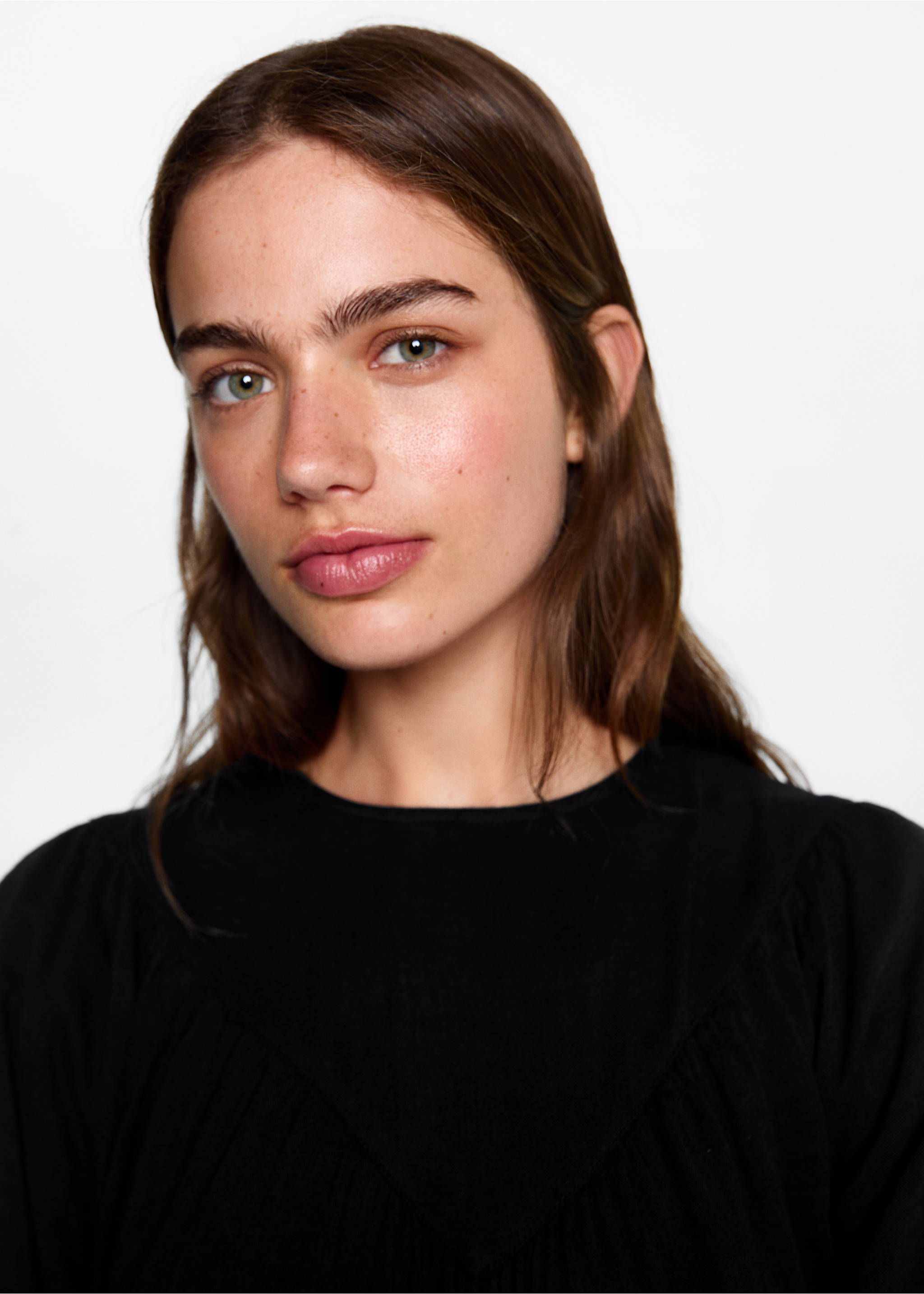 Gathered details blouse - Details of the article 1, Black. Ref: 77045987-00.