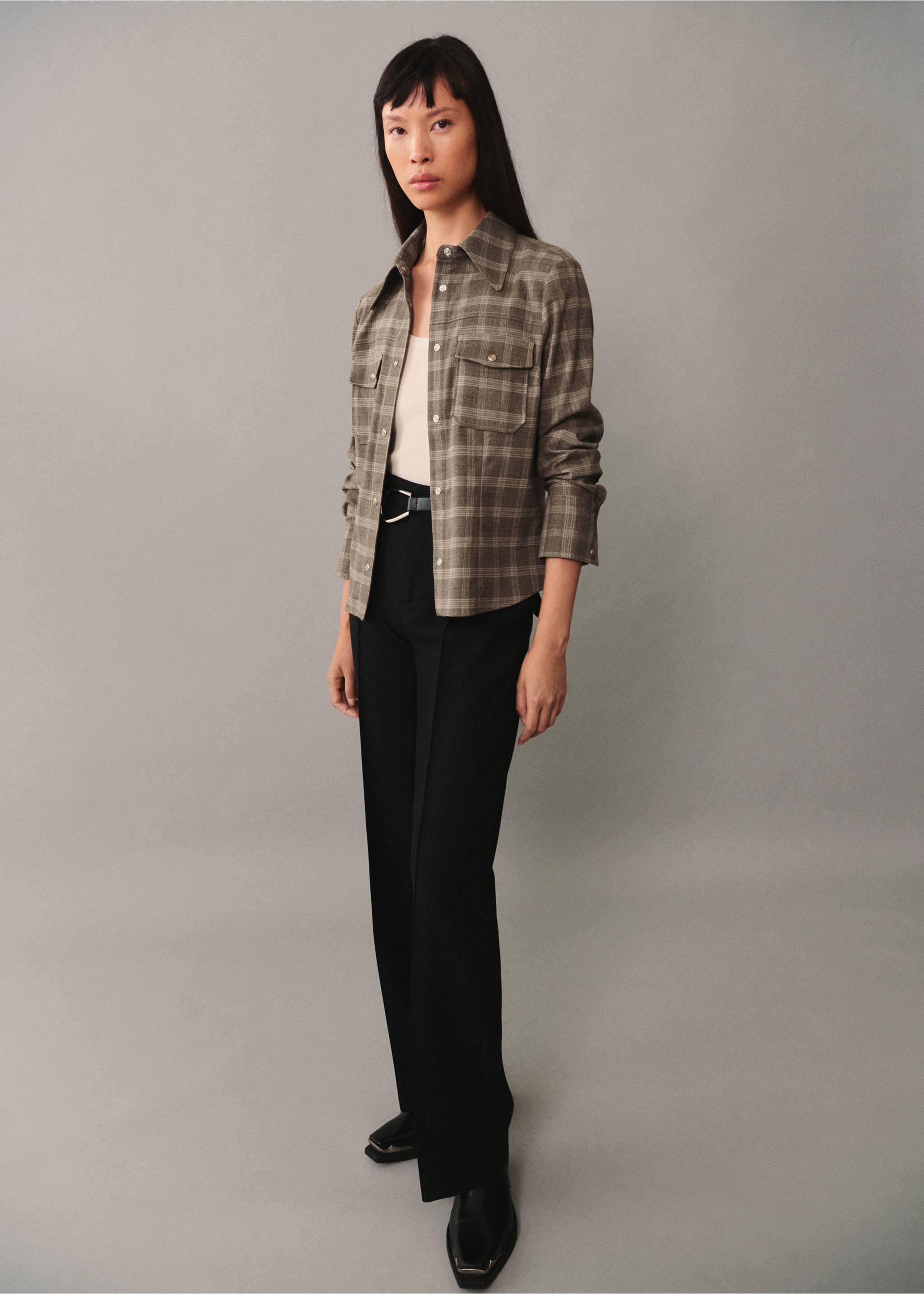 Kariertes Overshirt mit Taschen - Detail des Artikels 2, Beige. Ref: 77046727-00.