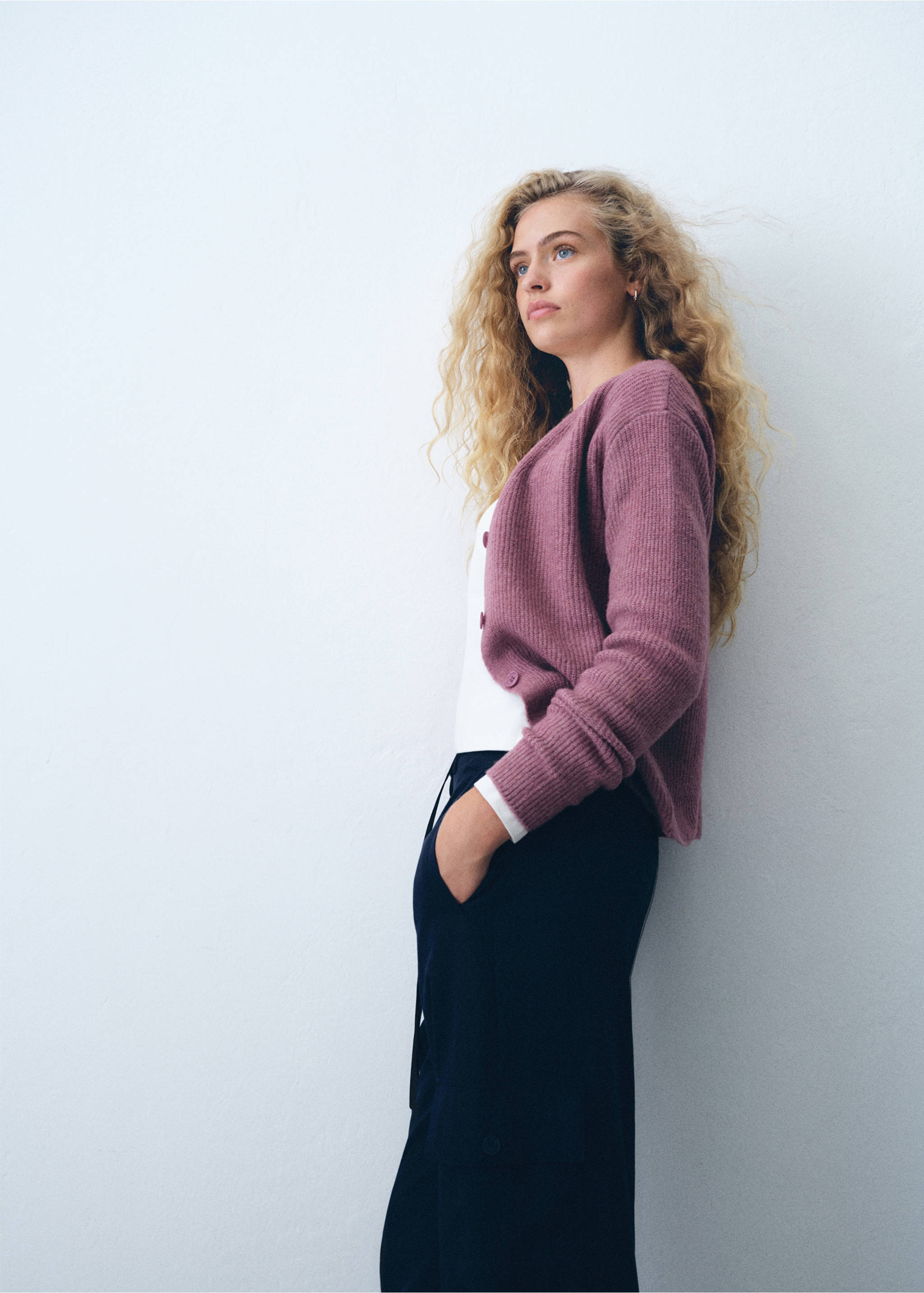 V-neck knitted cardigan - Details of the article 5, Pastel Pink. Ref: 77046737-00.