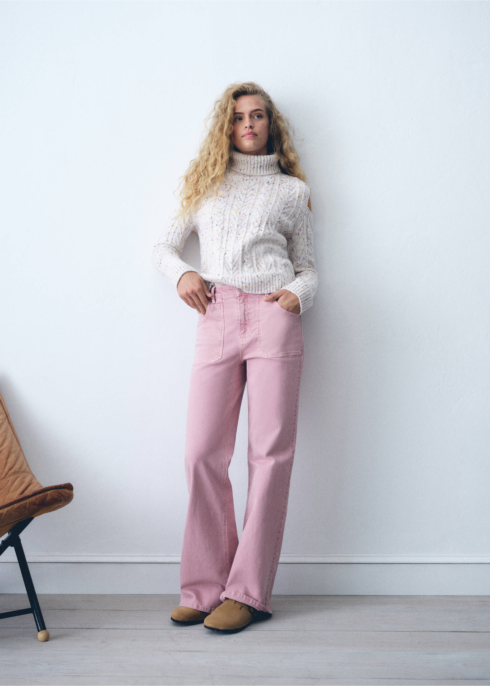 Egyenes szabású, zsebes nadrág - A termék adatai 5, Halvány rózsaszín. Ref: 77046741-00.