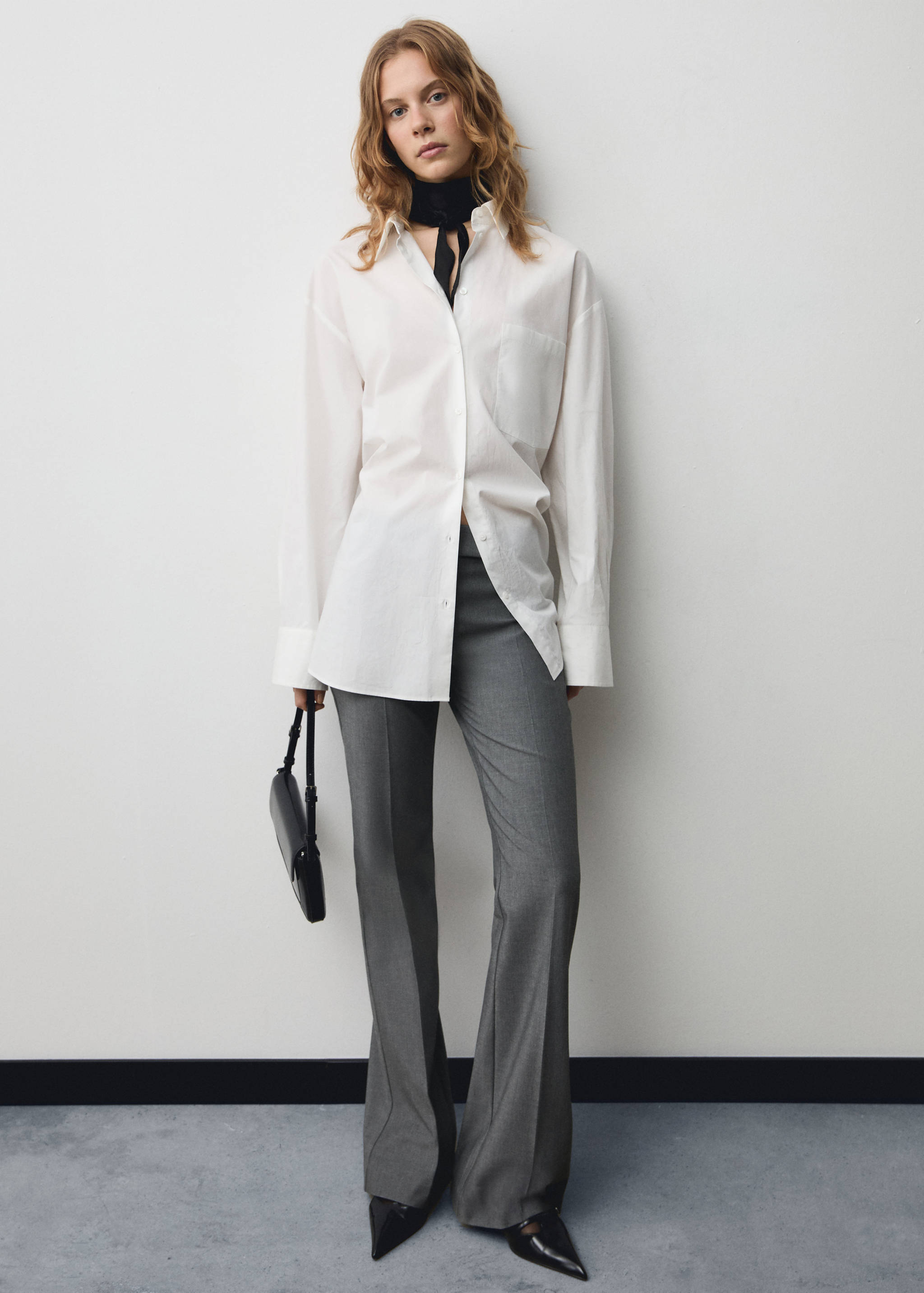 Utsvängd byxa medelhög midja - Allmän bild