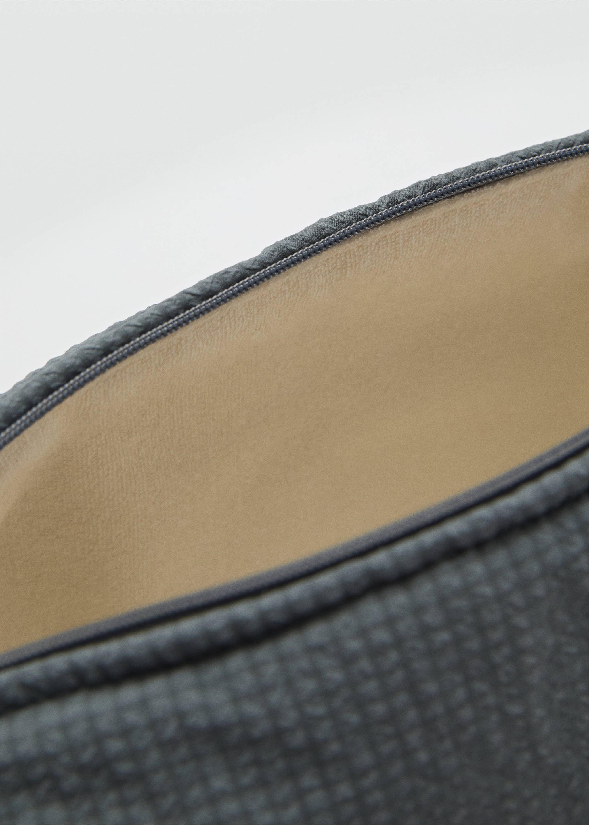 Large cosmetics bag - Details of the article 1, Charcoal. Ref: 77046748-00.