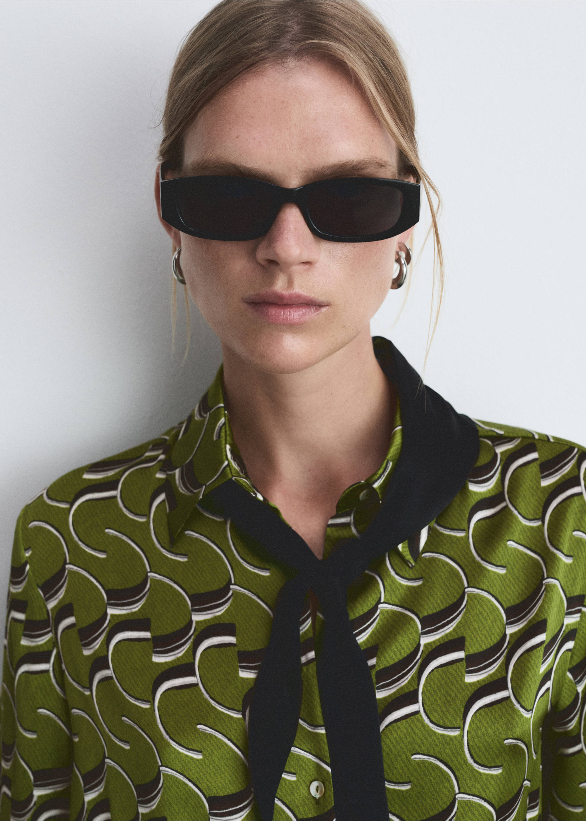 Satin print shirt - Details of the article 1, Green. Ref: 77046751-00.