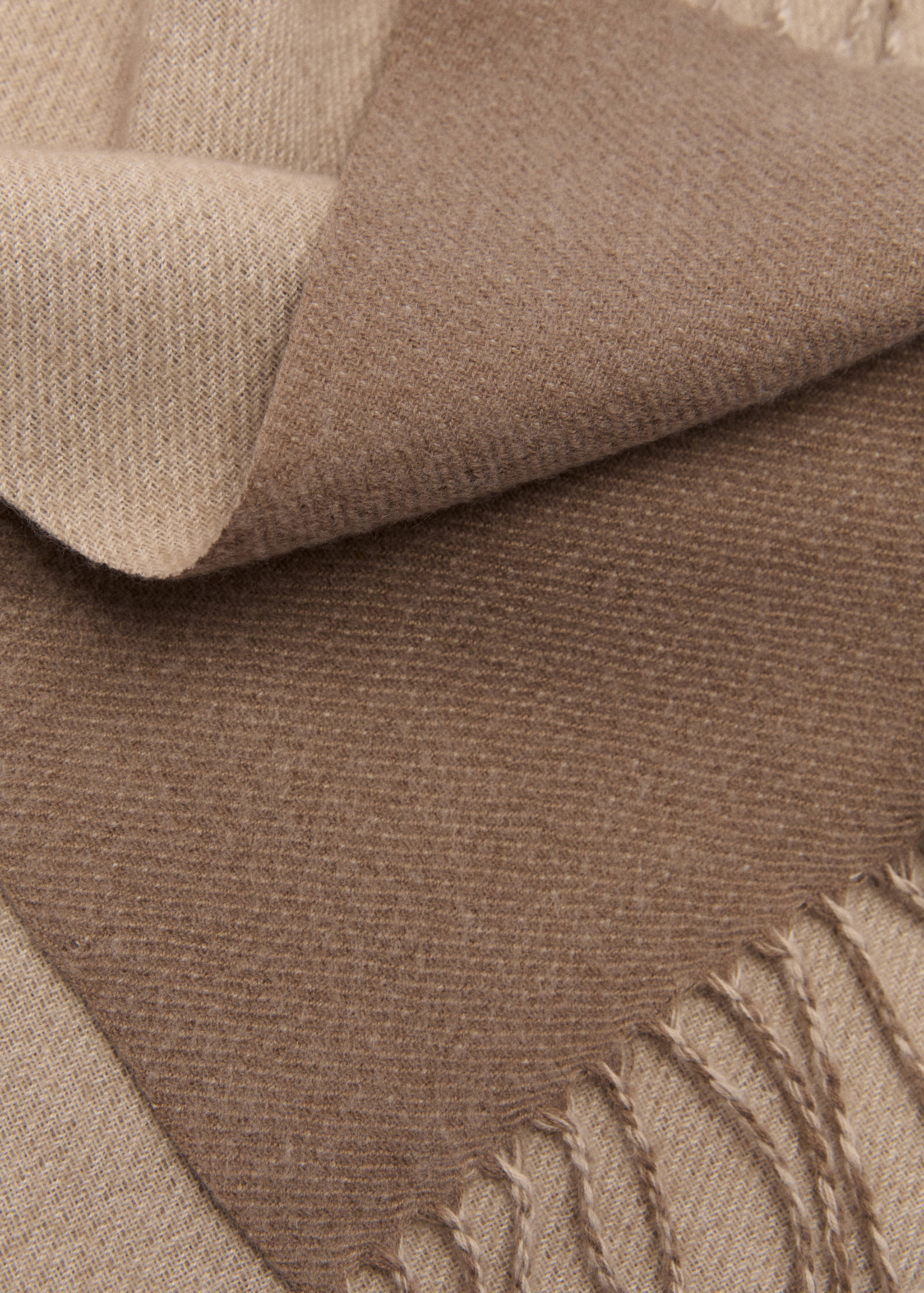 Tweekleurige sjaal met franjes - Middenvlak