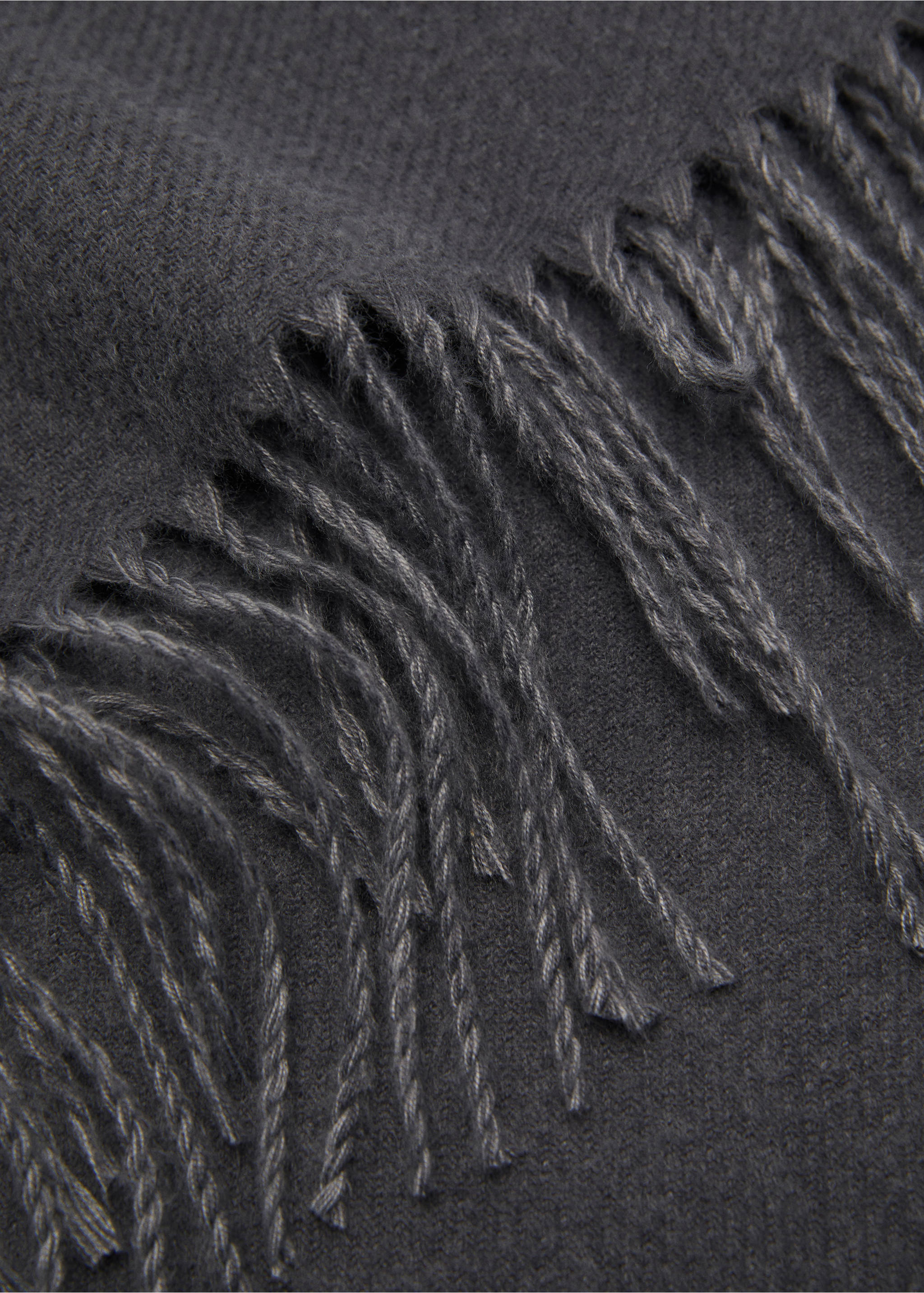 Cachecol com quadrados escoceses e franjas - Plano médio, Cinzento. Ref: 77047113-00.