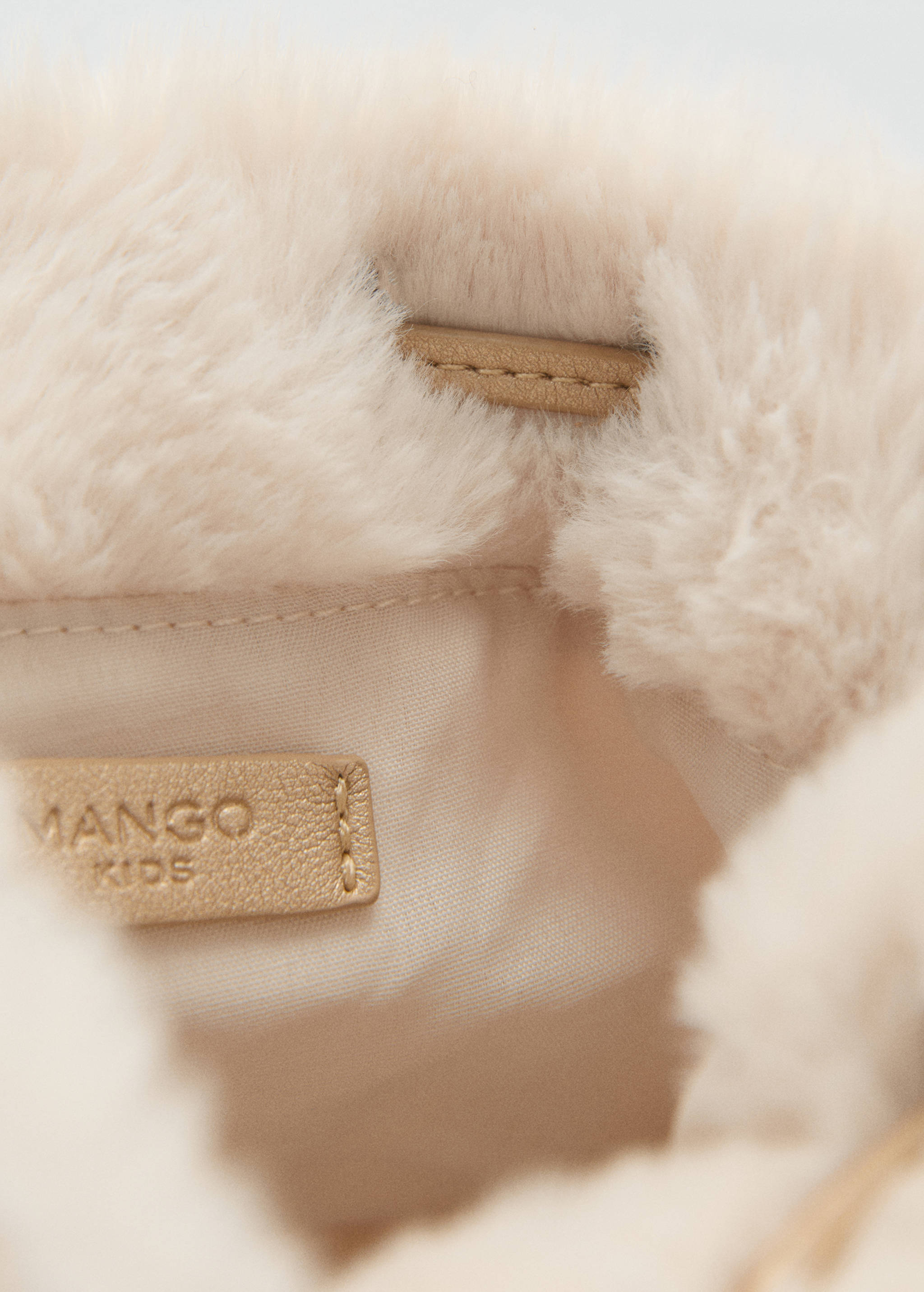 Fur-effect bag with metal handle - Details of the article 2