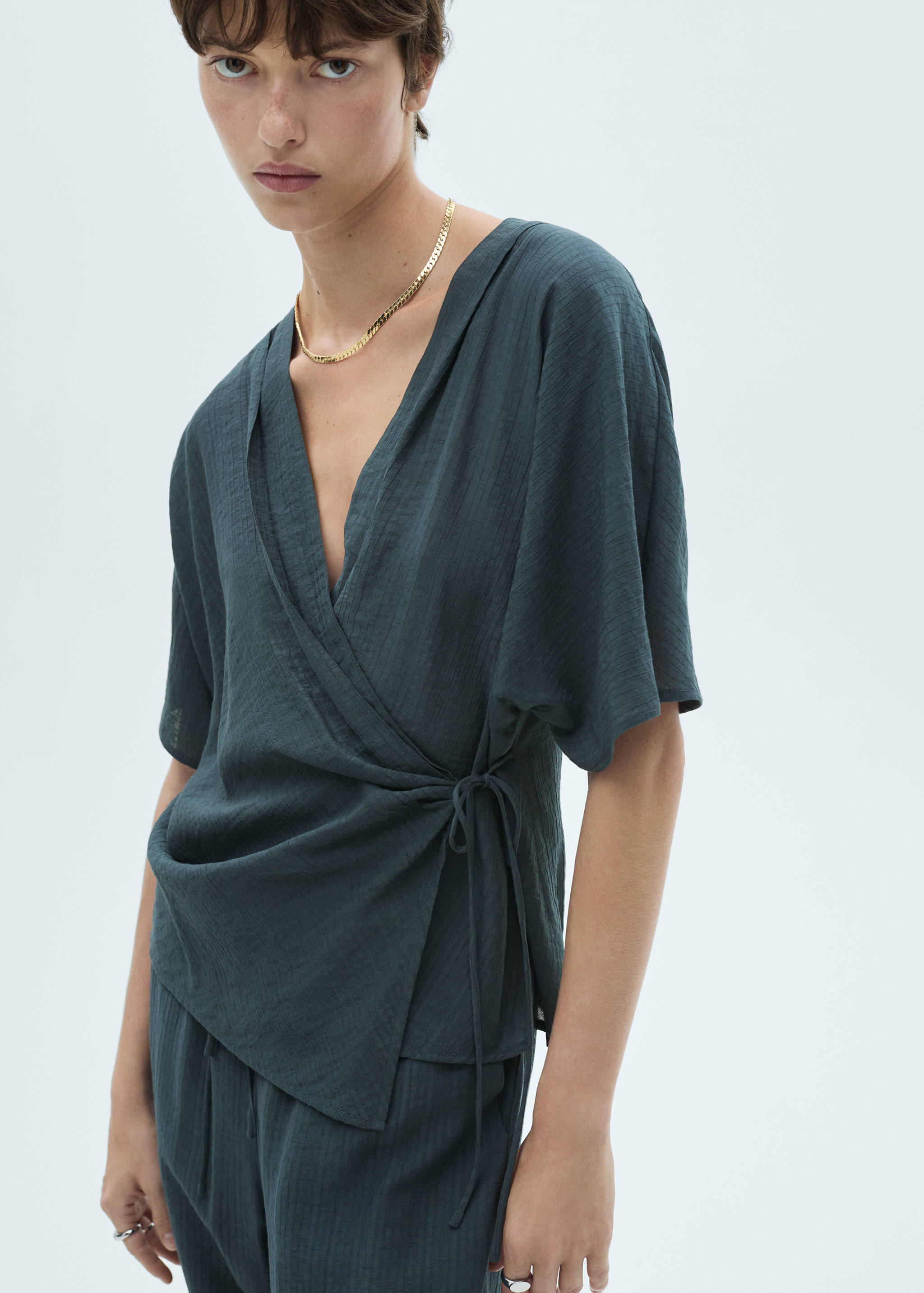 Wrap blouse with knot detail - Medium plane