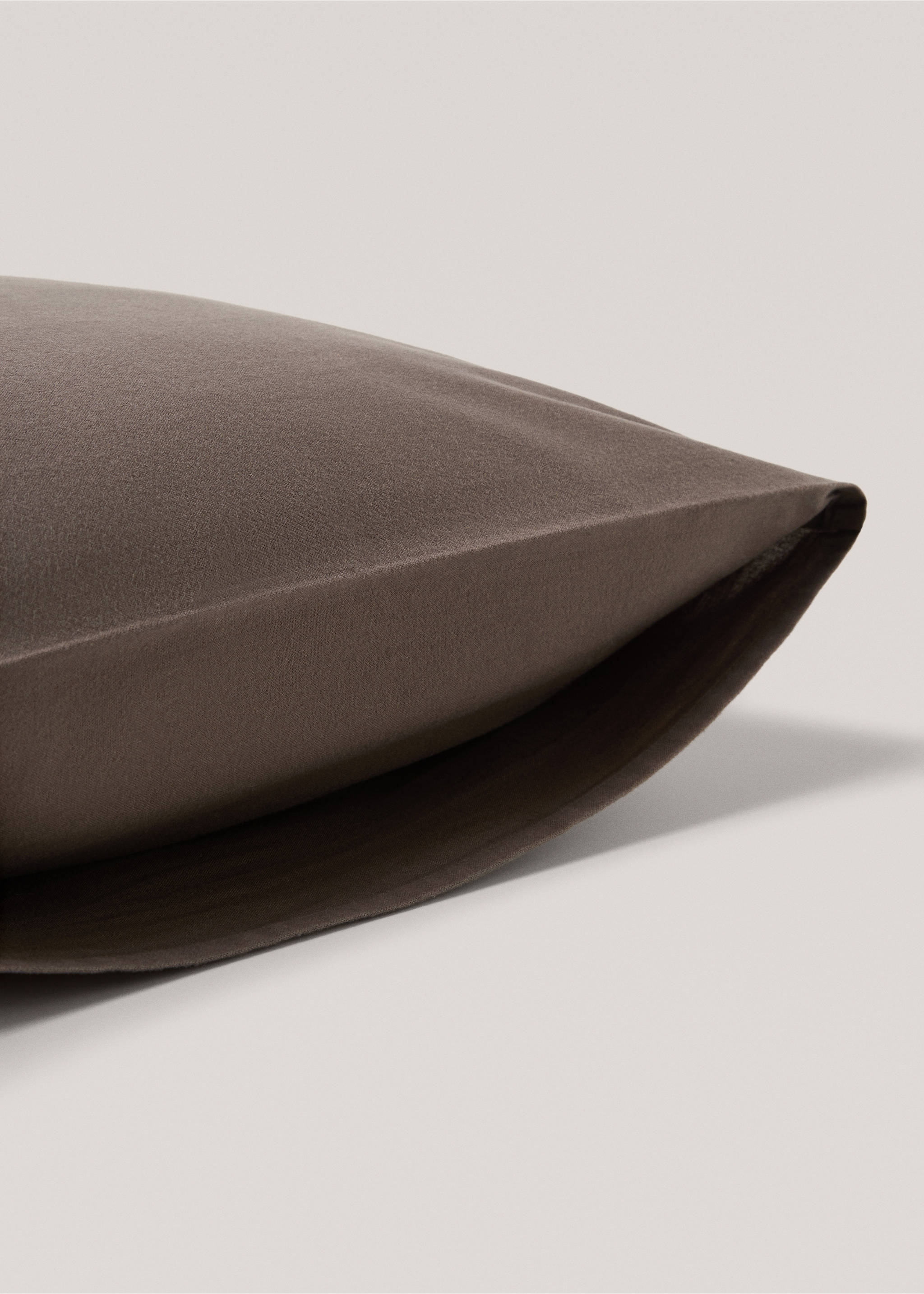 Plain flannel pillowcase 50x75cm - Details of the article 3, Chocolate. Ref: 77047655-00.