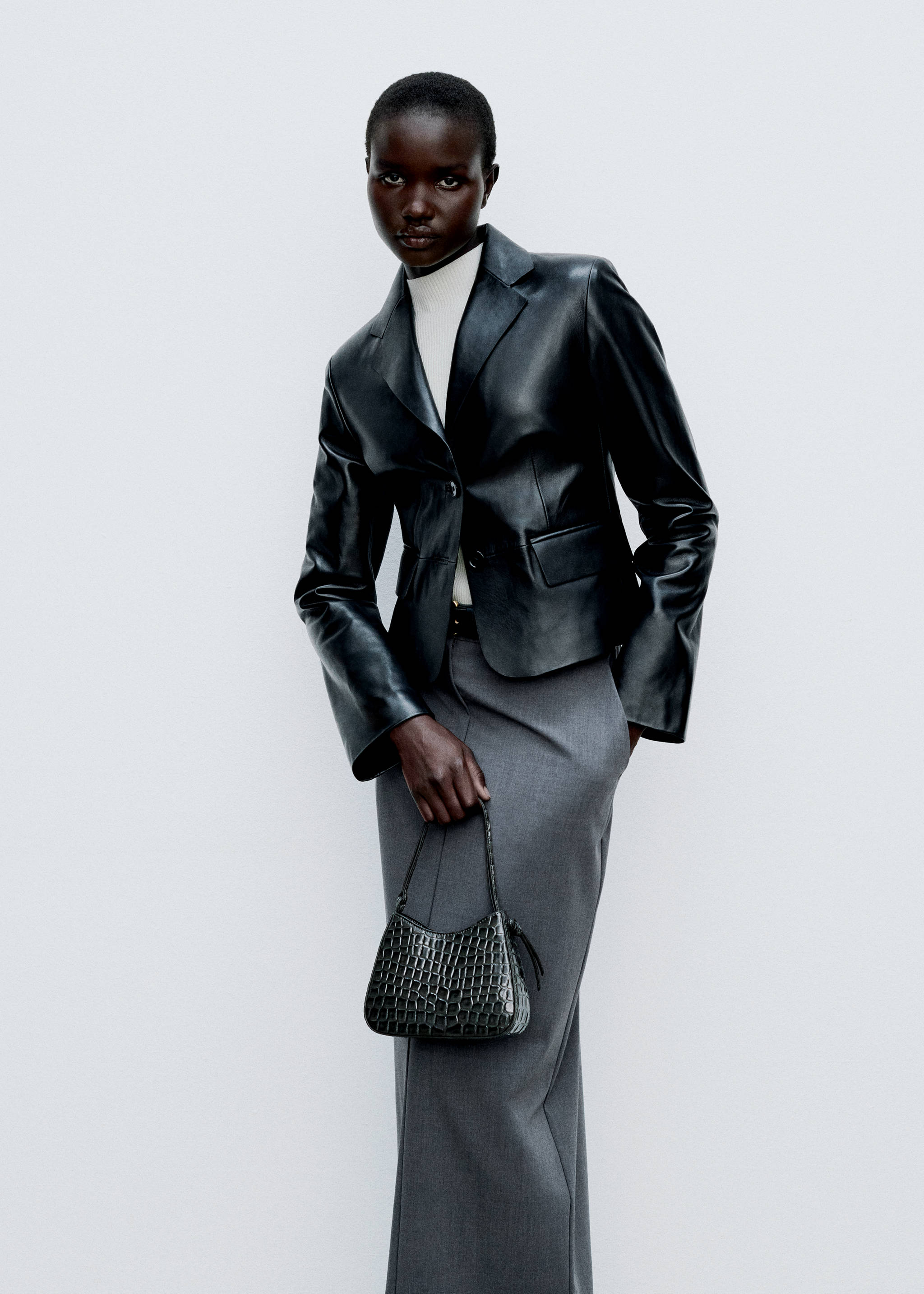 Tasche mit Kroko-Prägung und Lackledereffekt - Allgemeine Ansicht