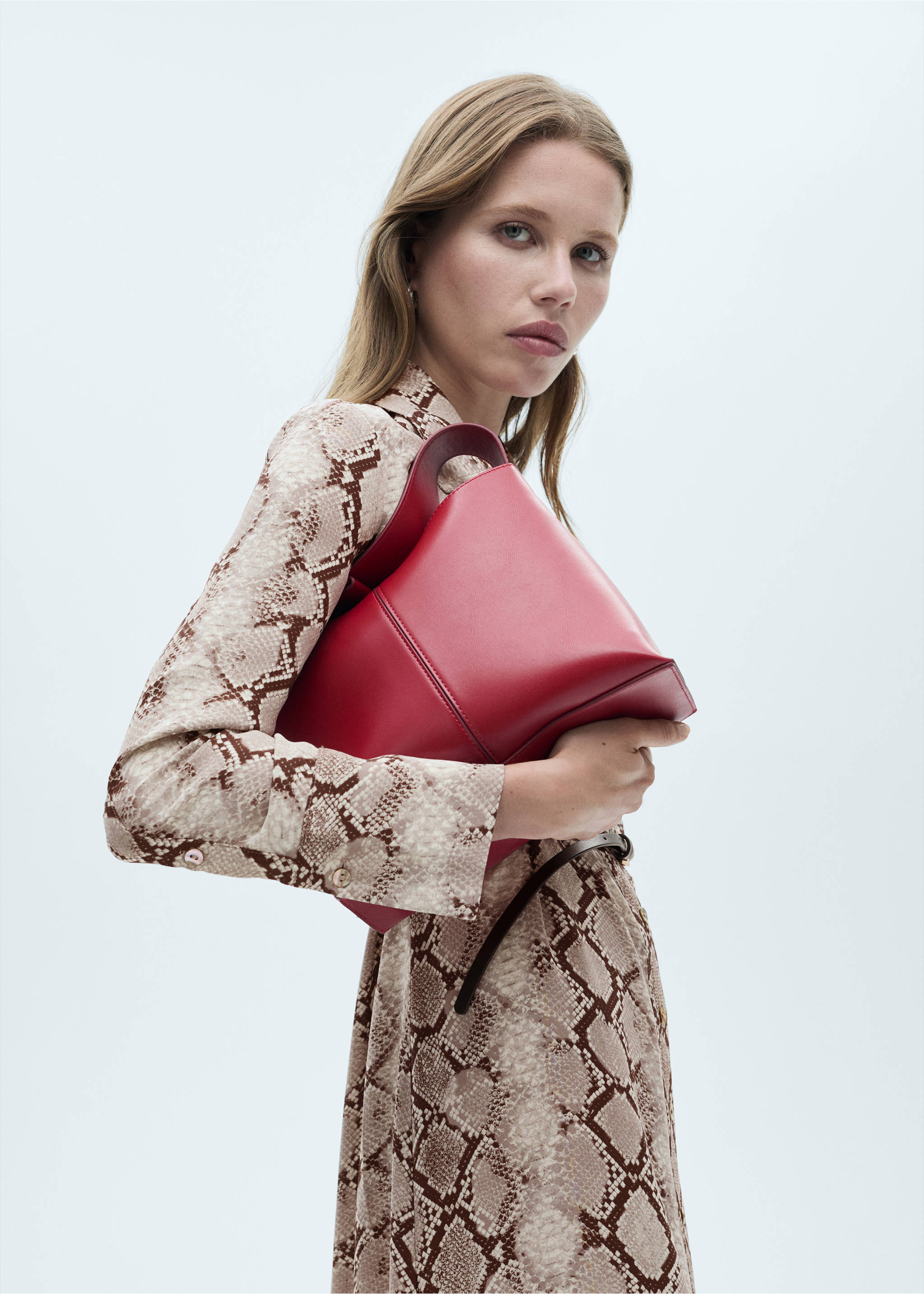 Robe chemisier en imprimé serpent - Plan moyen, Marron. Ref: 77047686-00.