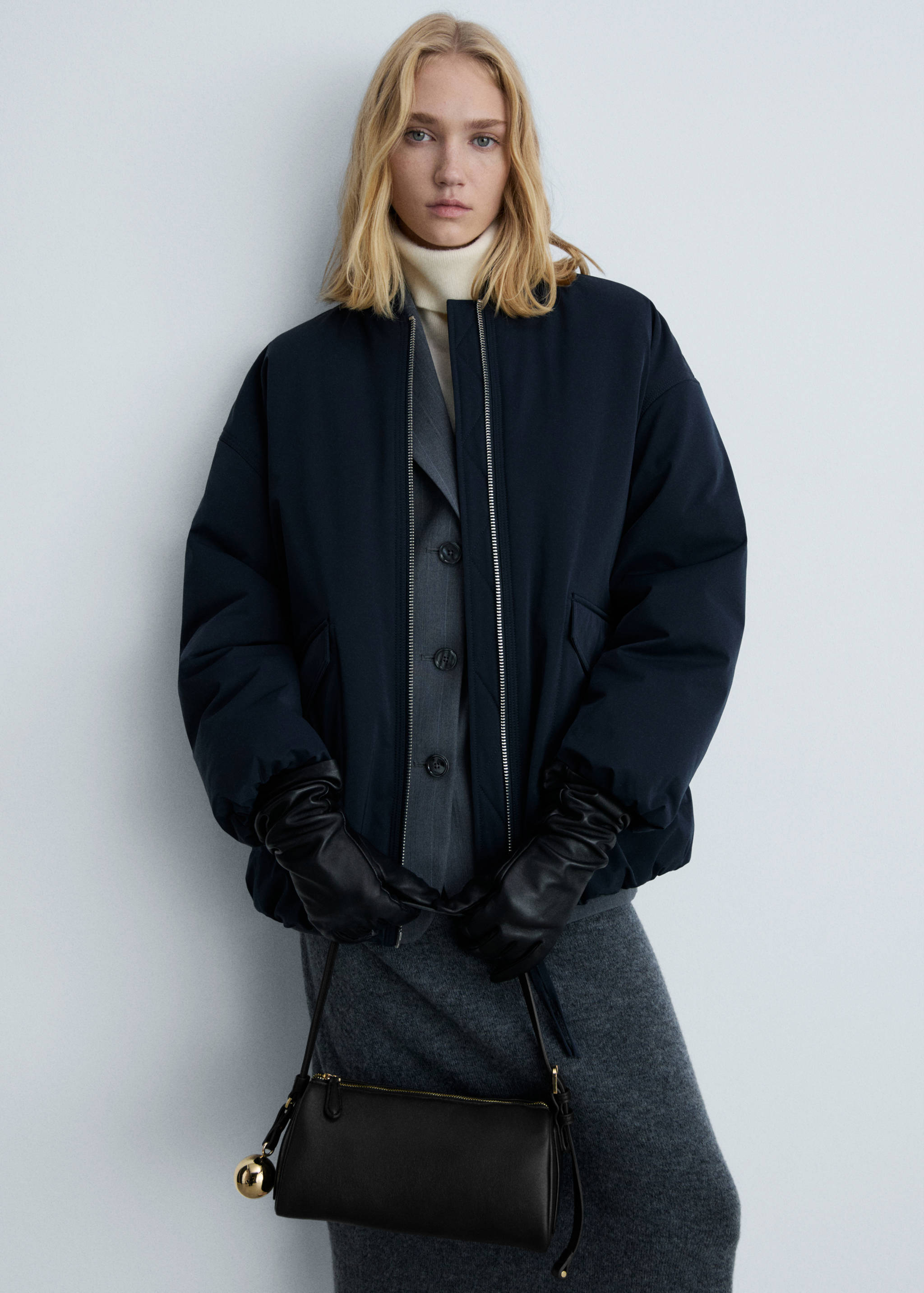 Gyöngyökkel díszített válltáska - Általános sík