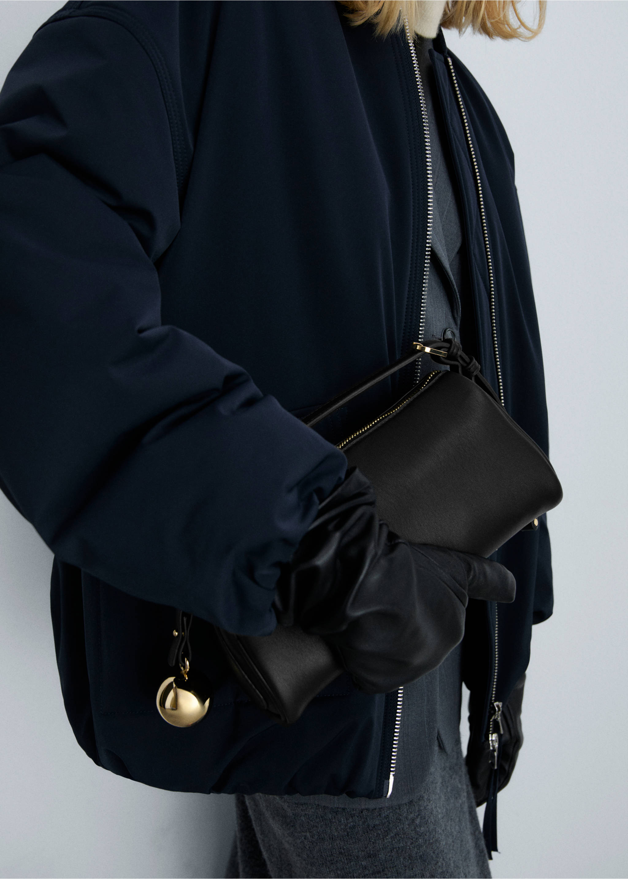 Beaded shoulder bag - Details of the article 9, Black. Ref: 77047689-00.