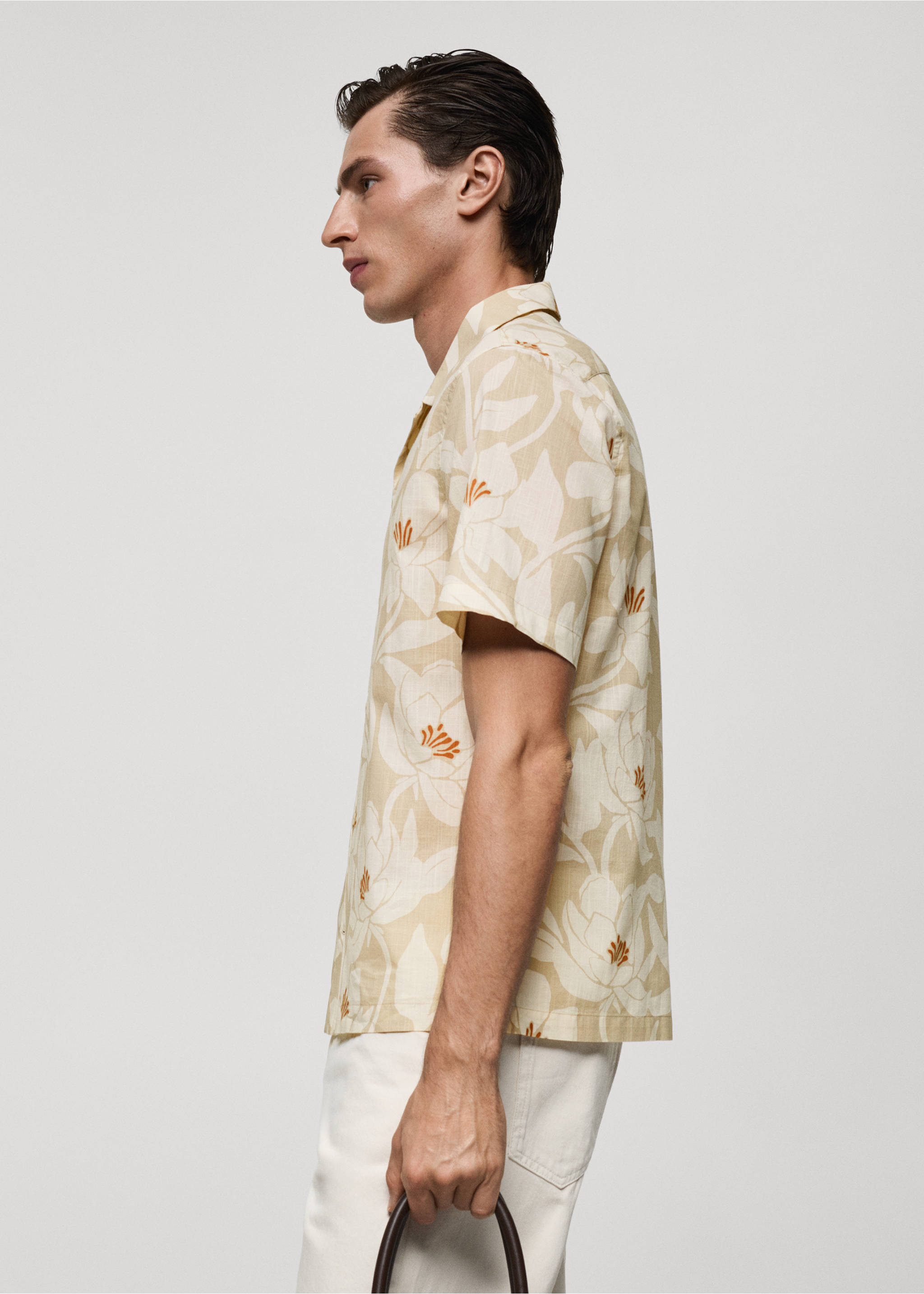 100% cotton Hawaiian-print shirt - Details of the article 2, Ecru. Ref: 77047701-00.