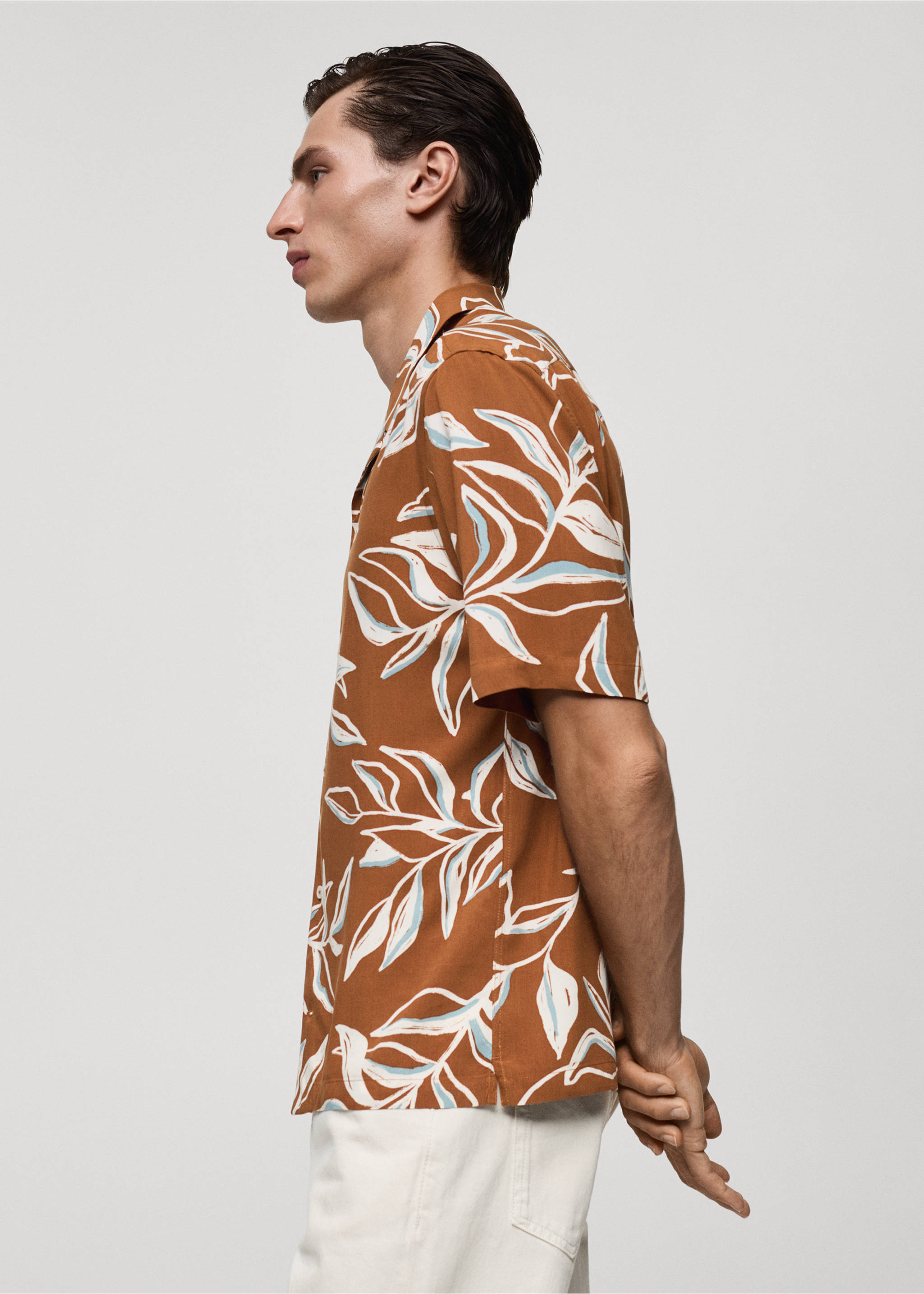 Regular-fit Hawaiian-print shirt - Details of the article 2, Brown. Ref: 77047702-00.