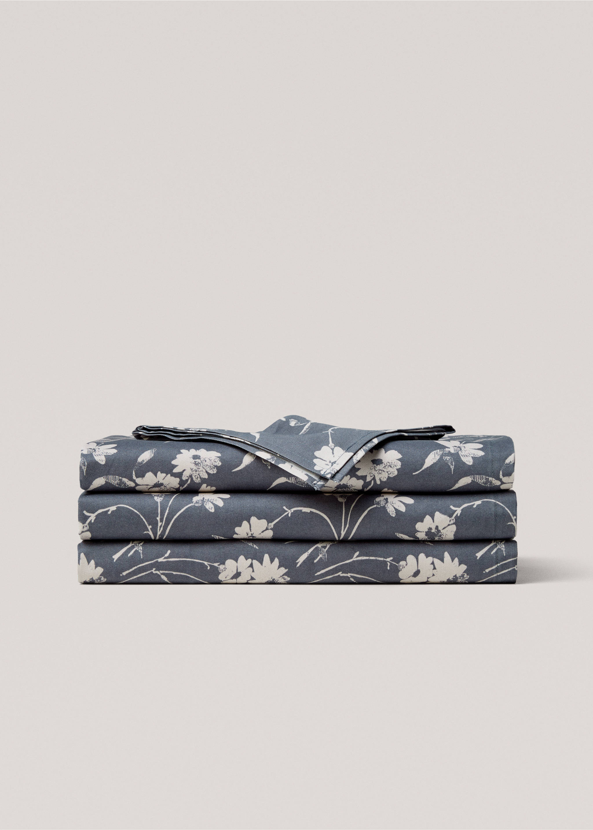 Resin-coated cotton floral tablecloth for 2 to 4 diners - Article without model, Blue. Ref: 77047705-00.