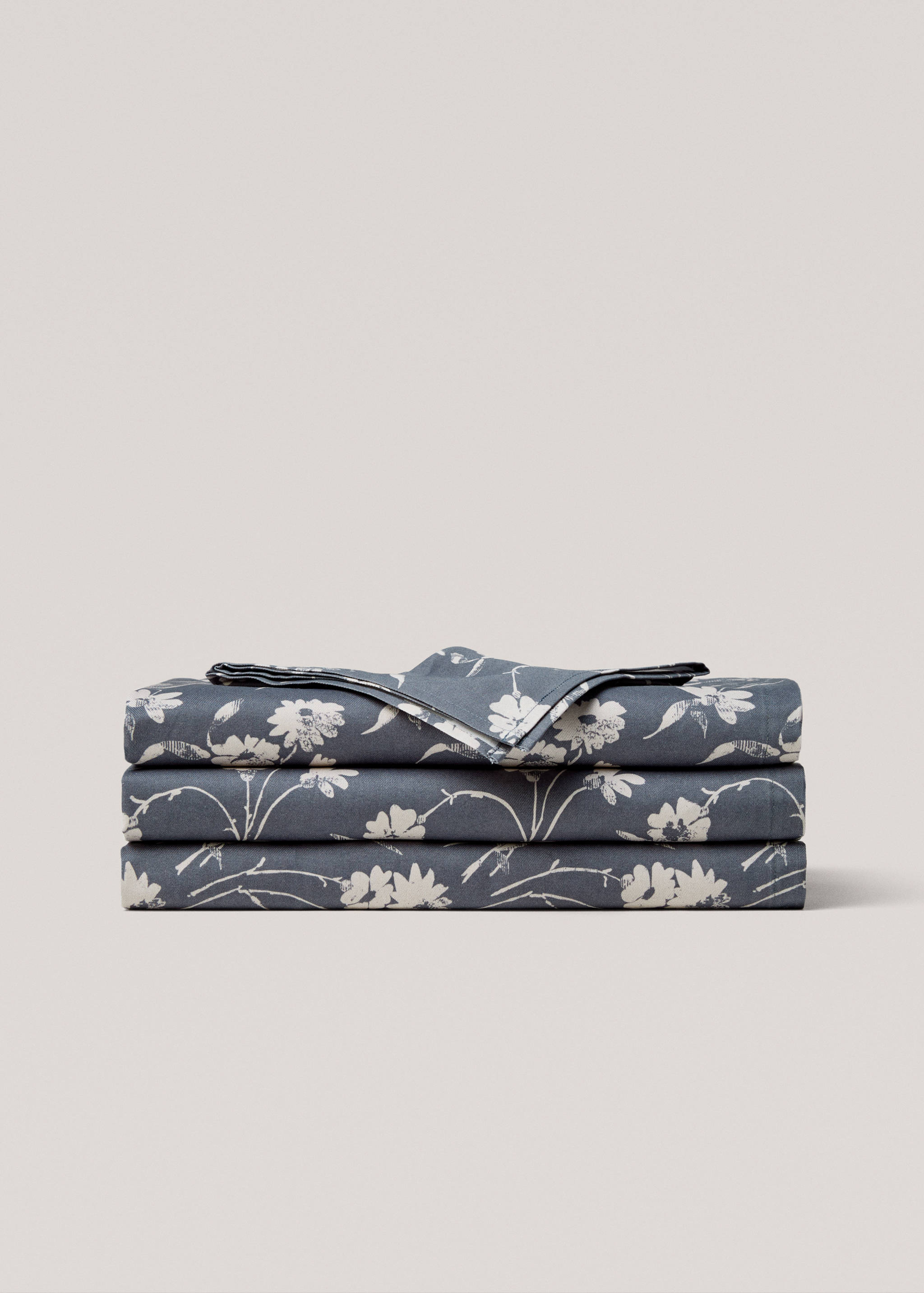 Resin-coated cotton floral tablecloth for 2 to 4 diners - Article without model