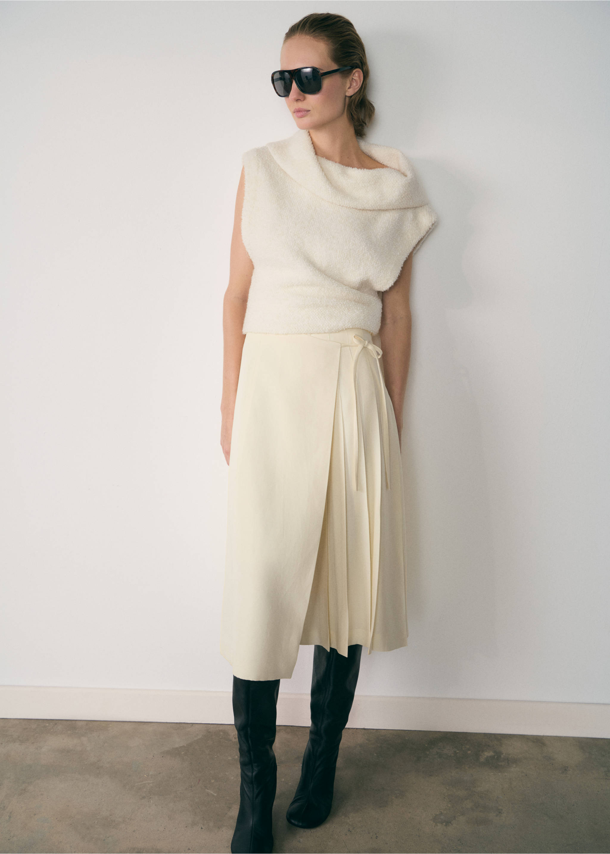 Gebreide top met omgeslagen col - Overzichtstekening, Wit. Ref: 77047712-00.