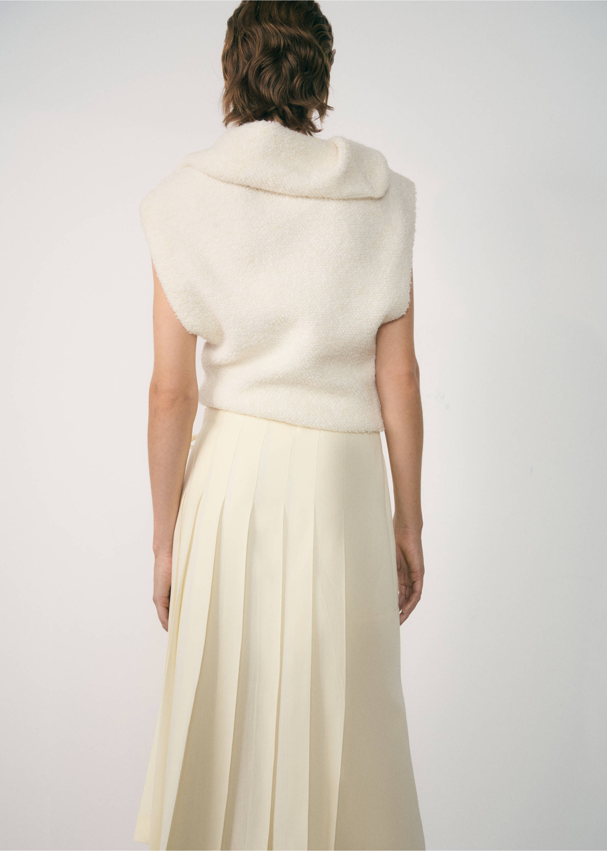 Gebreide top met omgeslagen col - Detail van het artikel 1, Wit. Ref: 77047712-00.