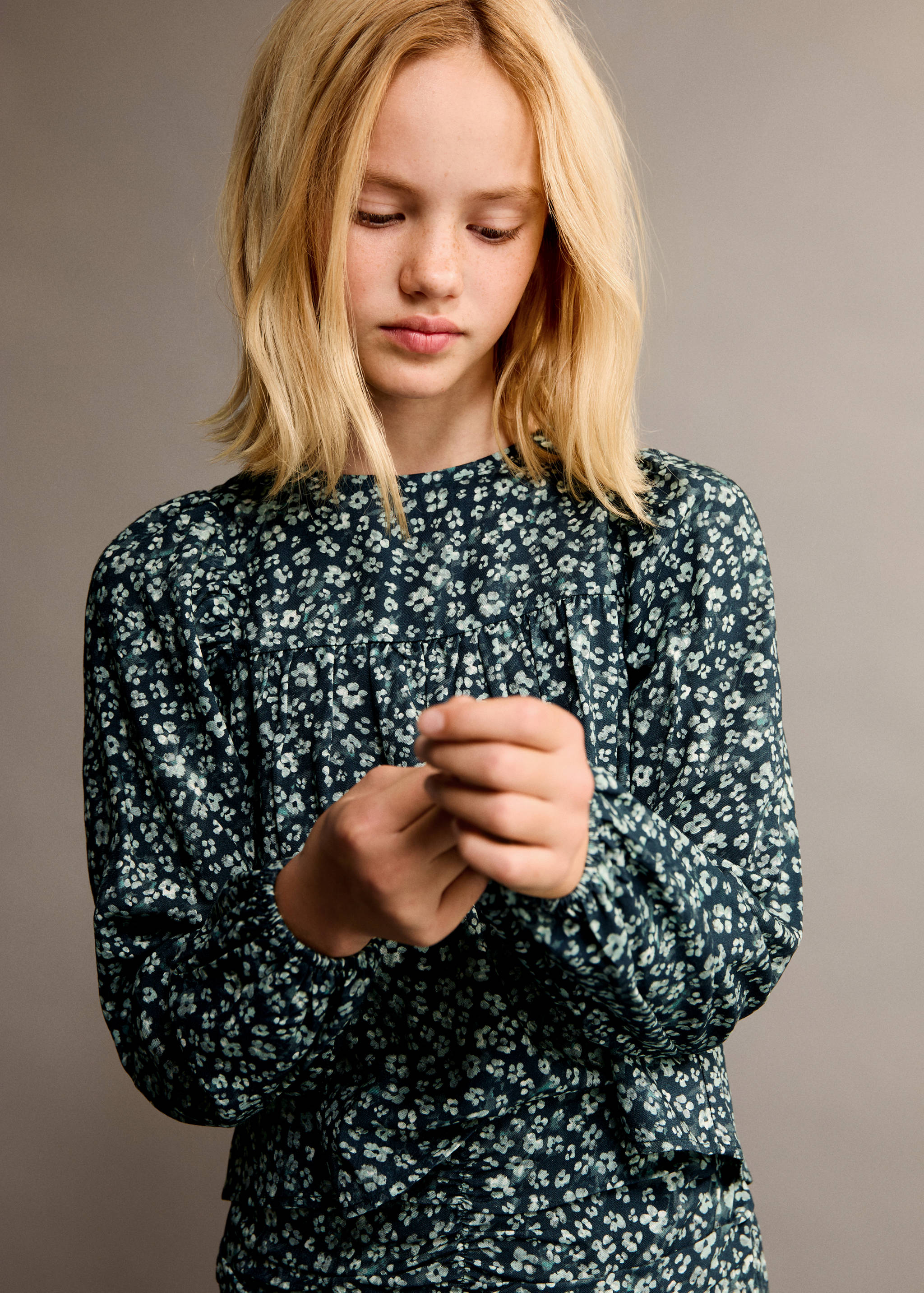 Floral print blouse - General plane