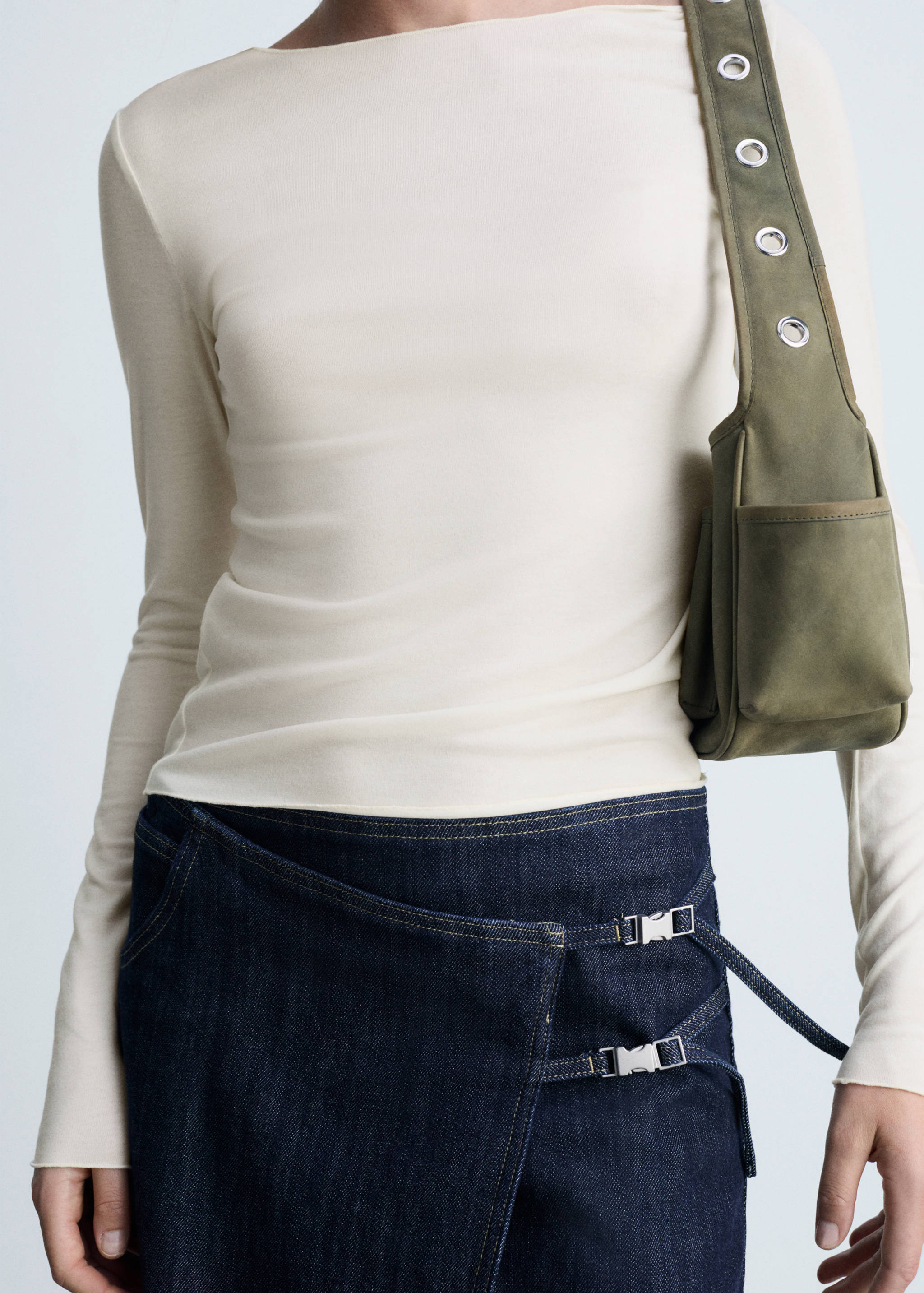 Long-sleeved boat-neck t-shirt - Details of the article 6