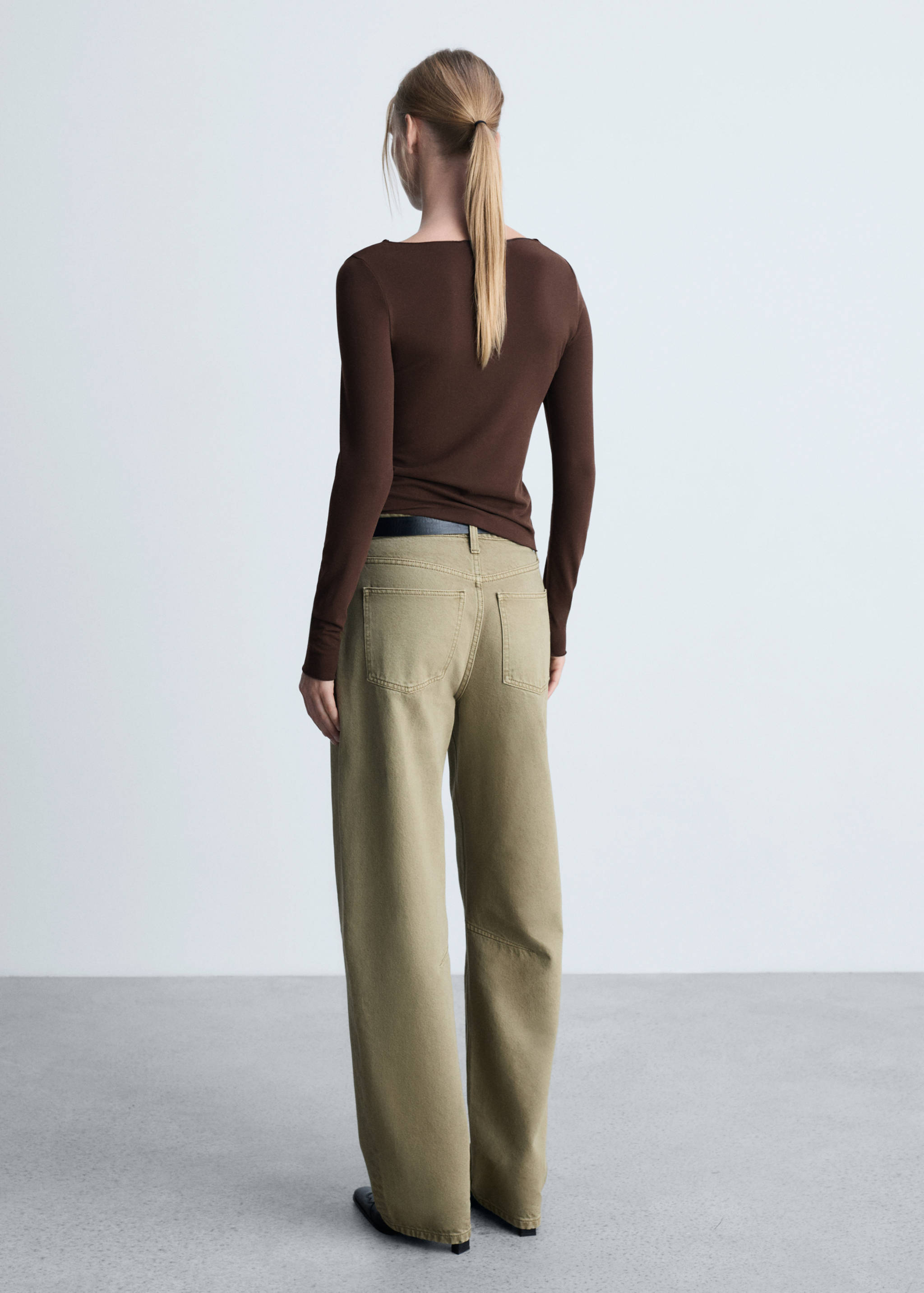 Long-sleeved boat-neck t-shirt - Reverse of the article