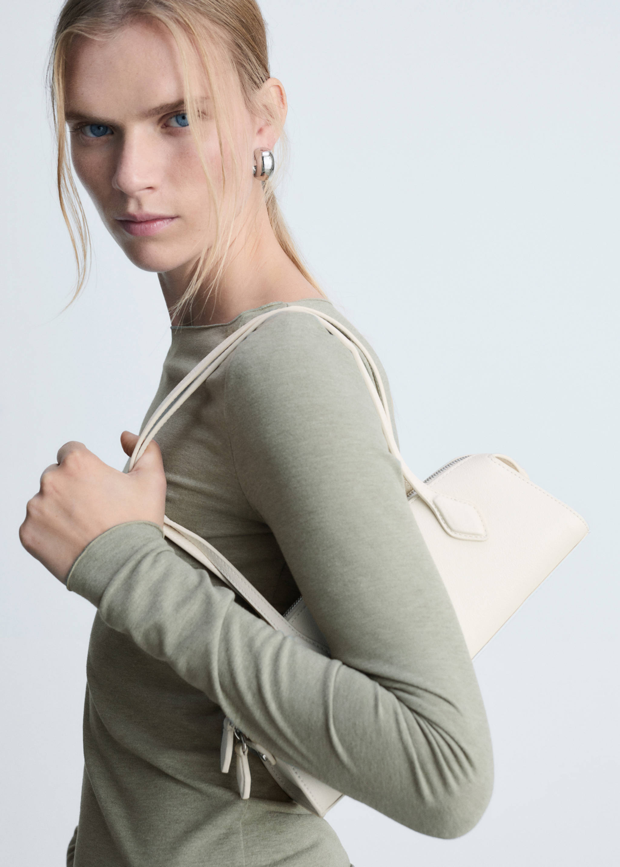 Long-sleeved boat-neck t-shirt - Medium plane