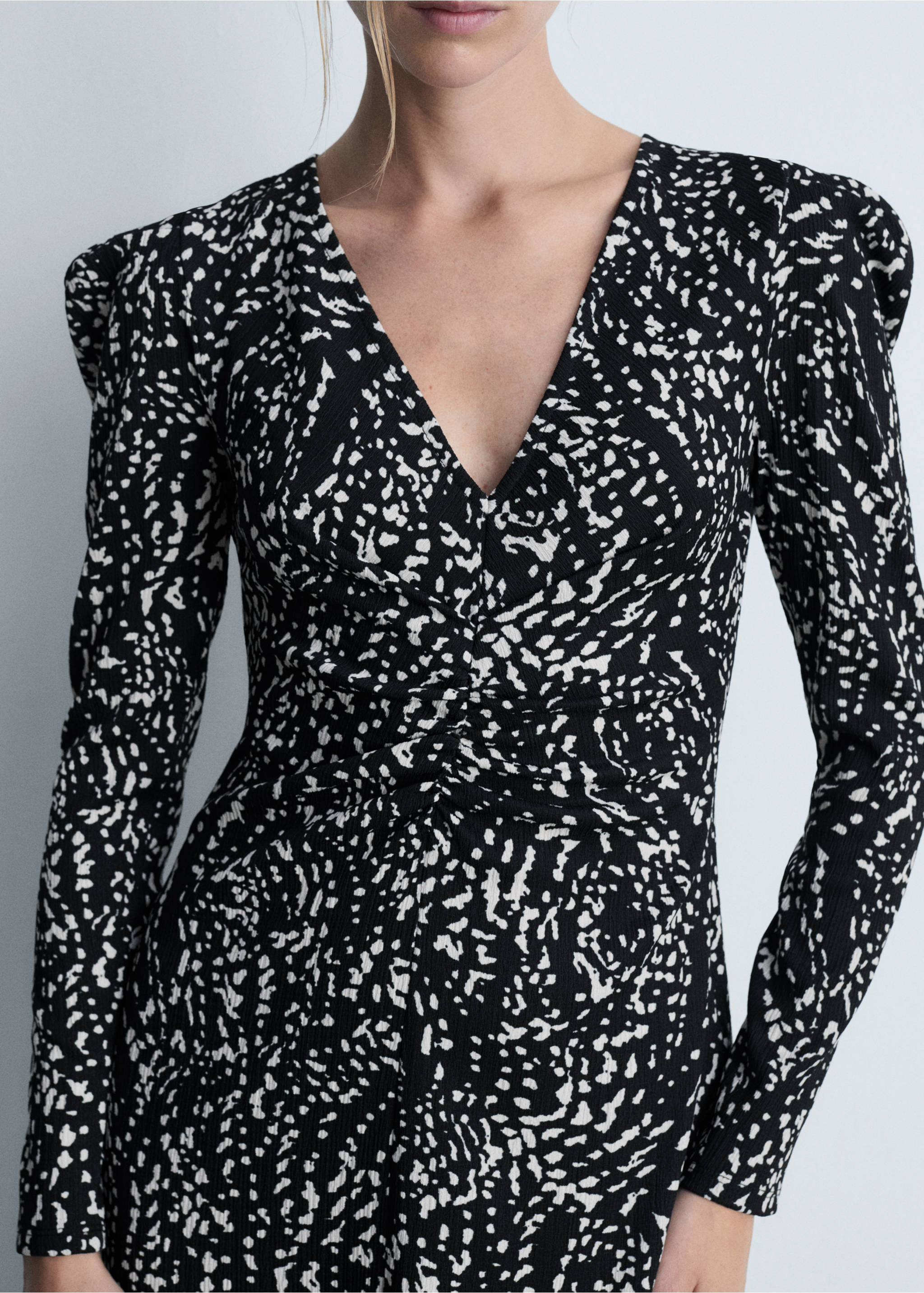 Printed dress with balloon sleeves - Details of the article 6, Black. Ref: 77047719-00.