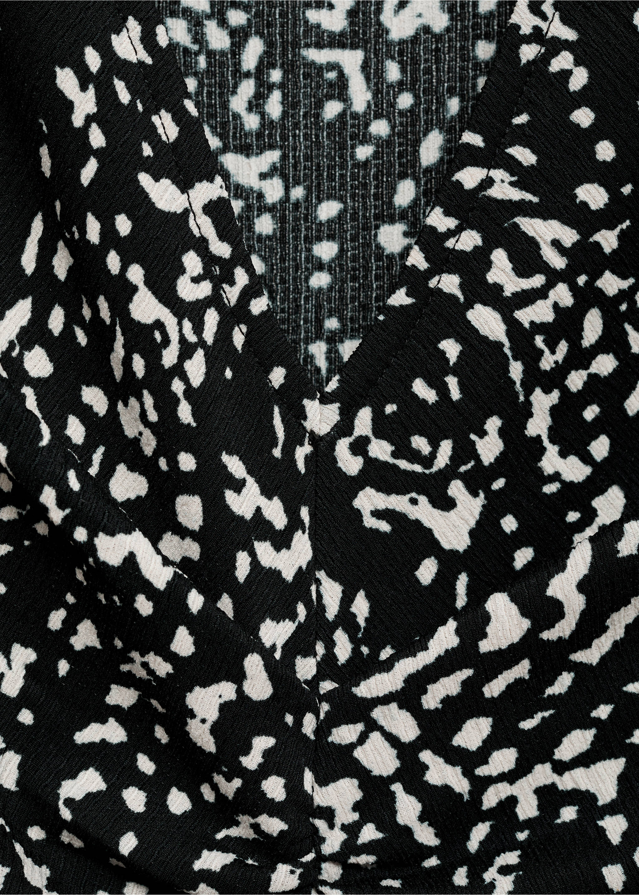 Printed dress with balloon sleeves - Details of the article 0, Black. Ref: 77047719-00.