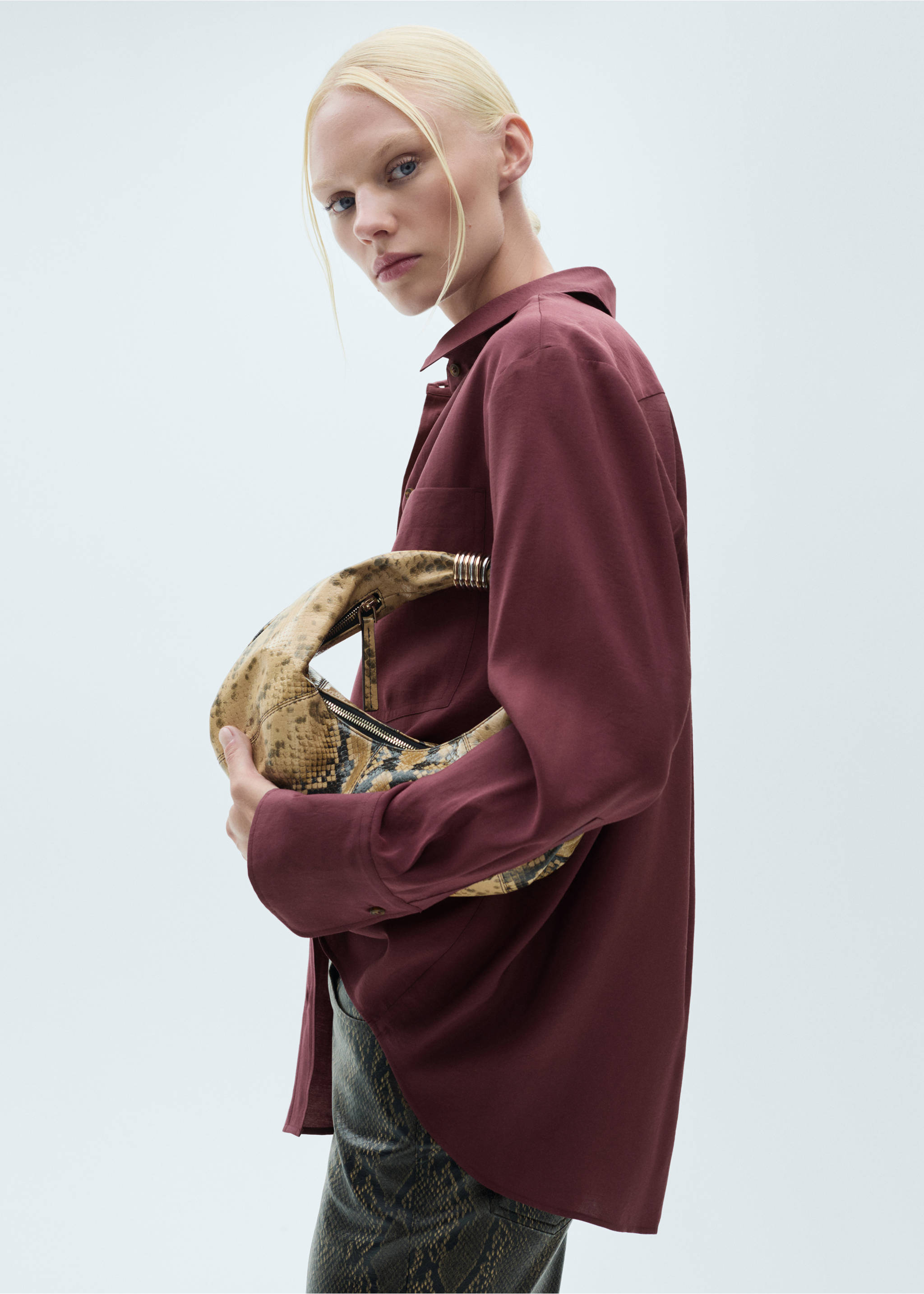 T-Shirt aus Modal mit Tasche - Mittlere Ansicht, Violett. Ref: 77047721-00.