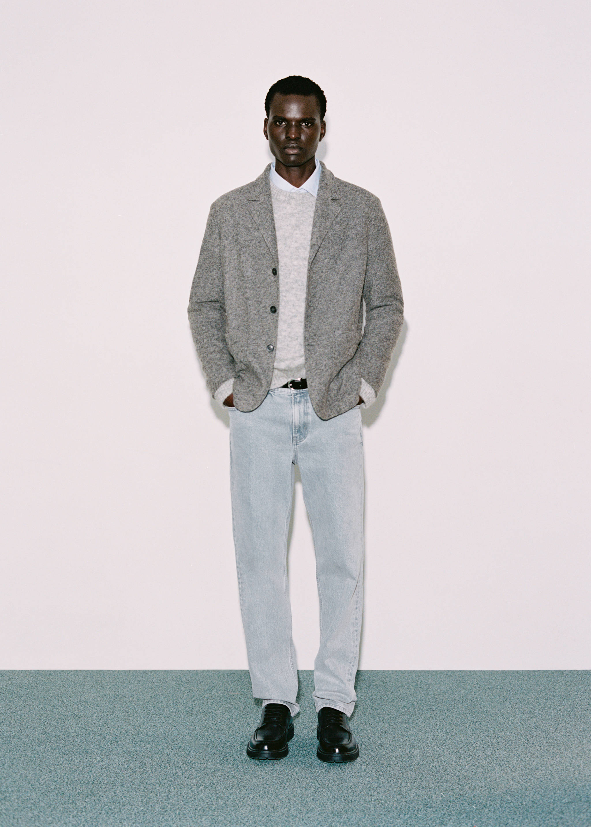 Regular-fit jeans in light wash - Details of the article 3