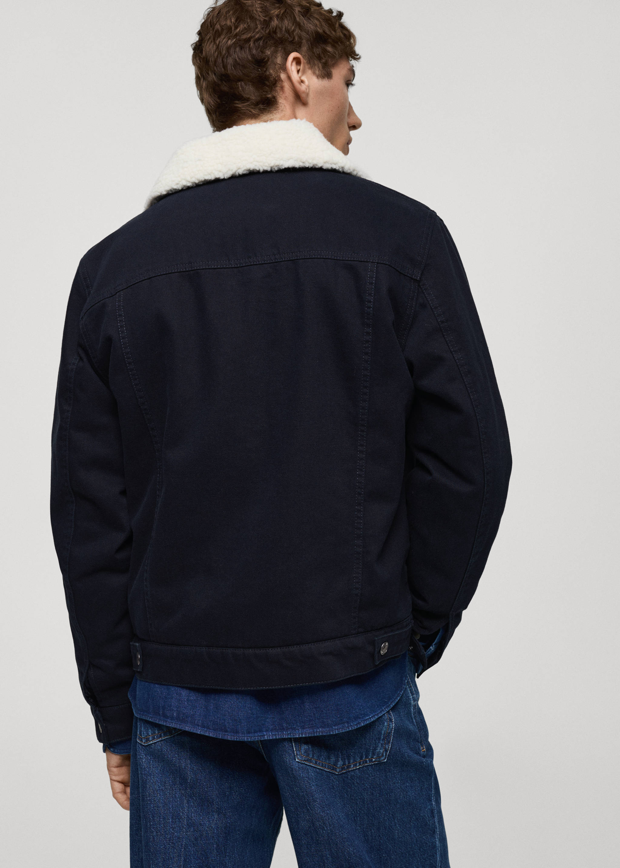 Denim jacket with sheepskin collar - Reverse of the article