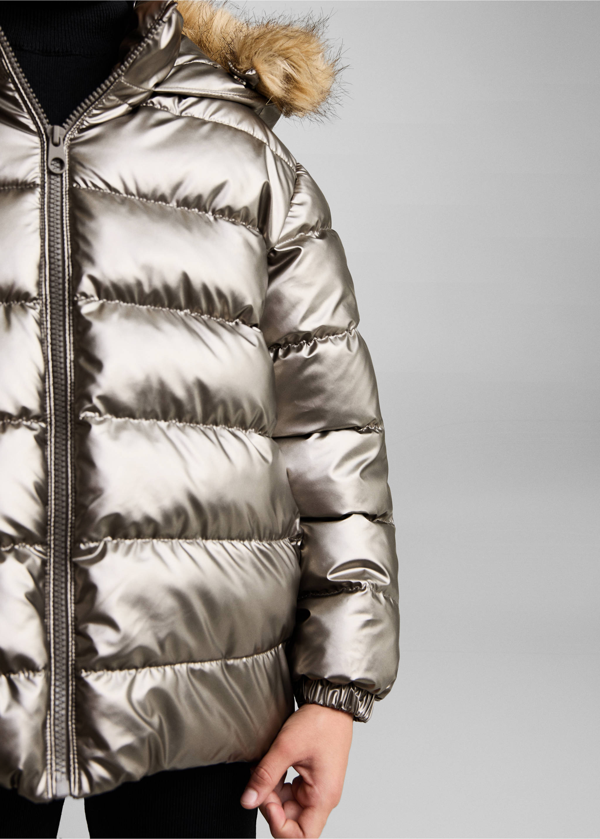 Metallic puffer jacket - Details of the article 6, Dark Silver. Ref: 77047920-00.
