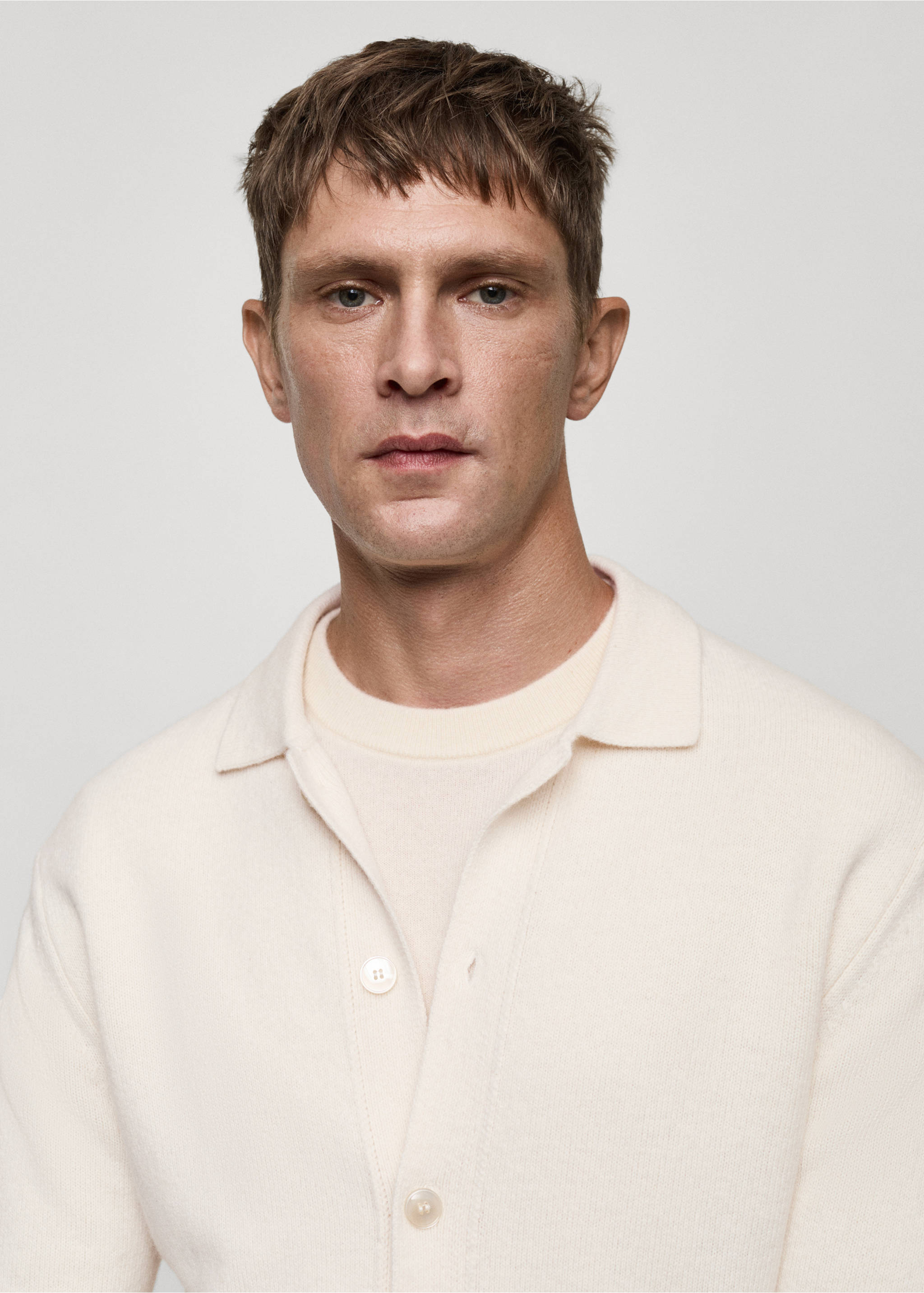 Woll-Cardigan mit Rippmuster - Detail des Artikels 1, Cremeweiß. Ref: 77047928-00.