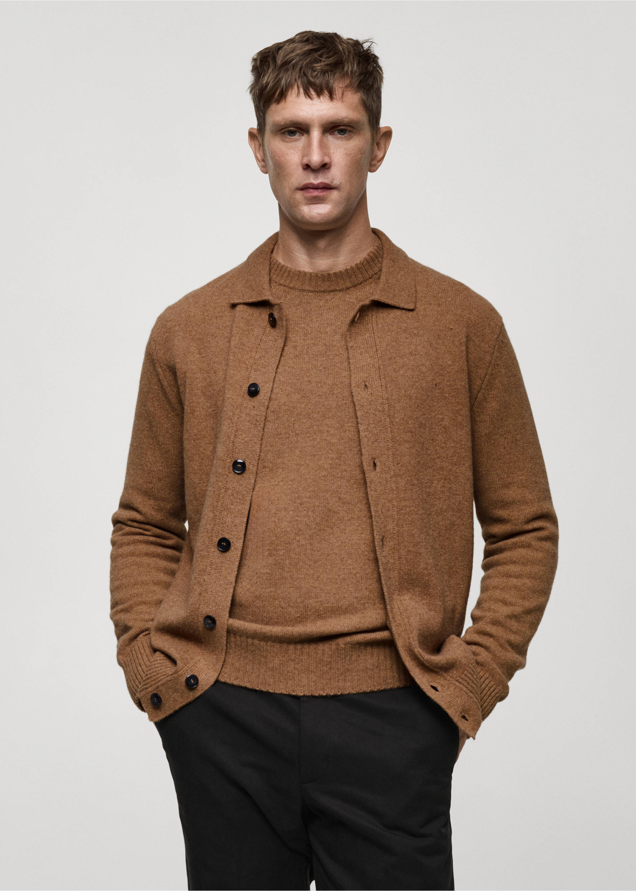 Woll-Cardigan mit Rippmuster - Mittlere Ansicht, Mittelbraun. Ref: 77047928-00.