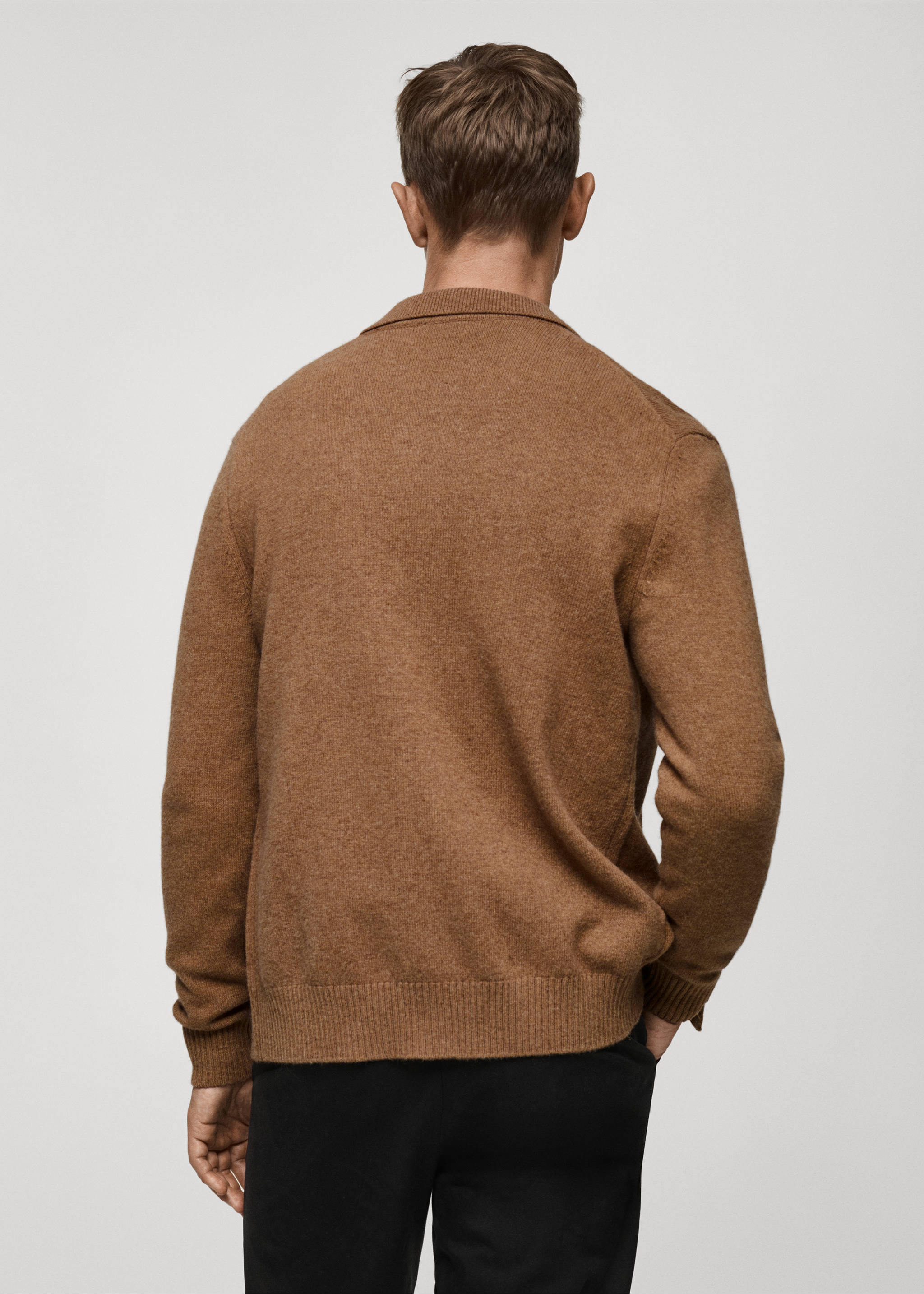 Woll-Cardigan mit Rippmuster - Rückseite des Artikels, Mittelbraun. Ref: 77047928-00.