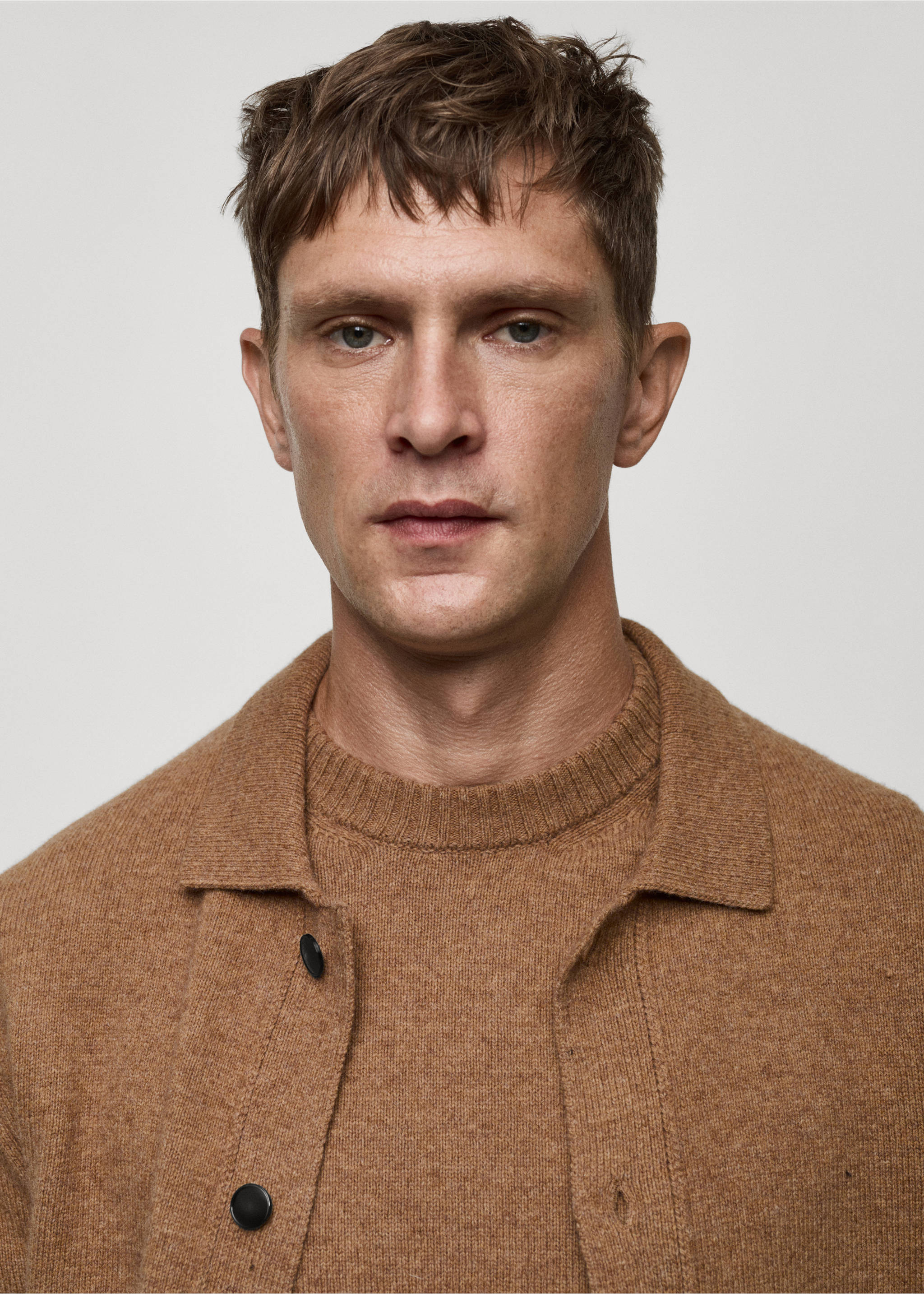 Woll-Cardigan mit Rippmuster - Detail des Artikels 1, Mittelbraun. Ref: 77047928-00.