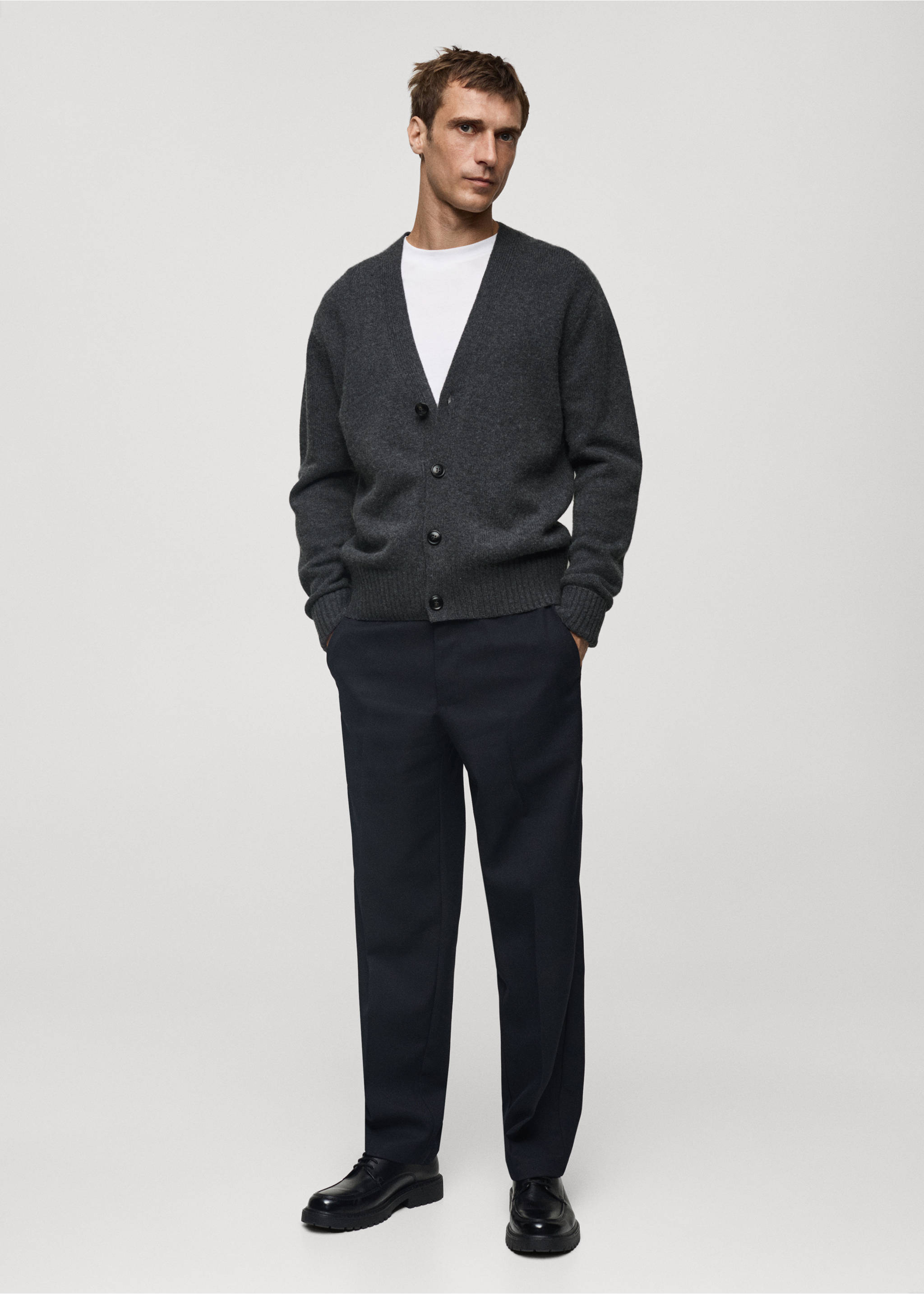 Wollcardigan aus mittelfeinem Strick - Allgemeine Ansicht, Anthrazit. Ref: 77047929-00.