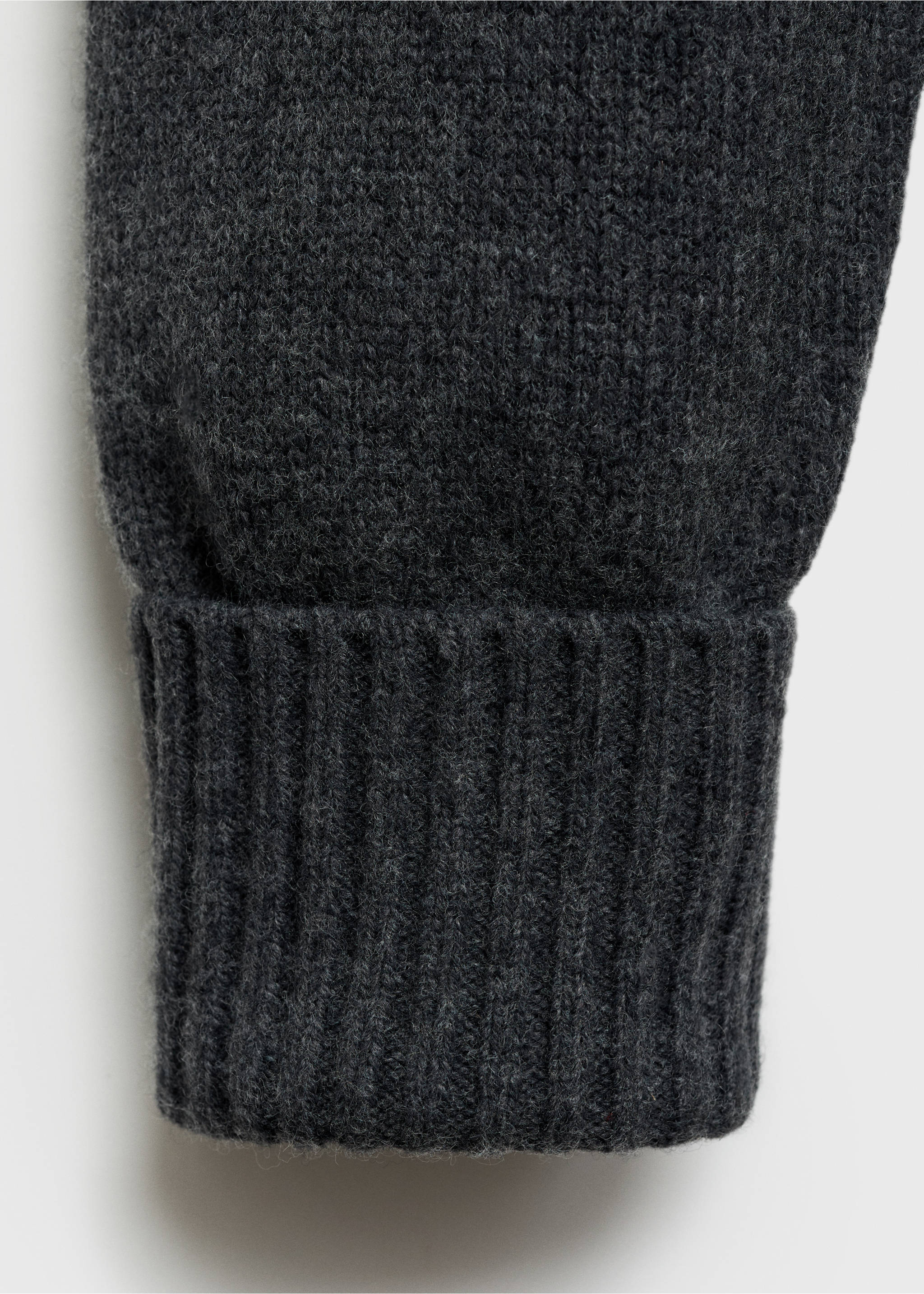 Wollcardigan aus mittelfeinem Strick - Detail des Artikels 0, Anthrazit. Ref: 77047929-00.