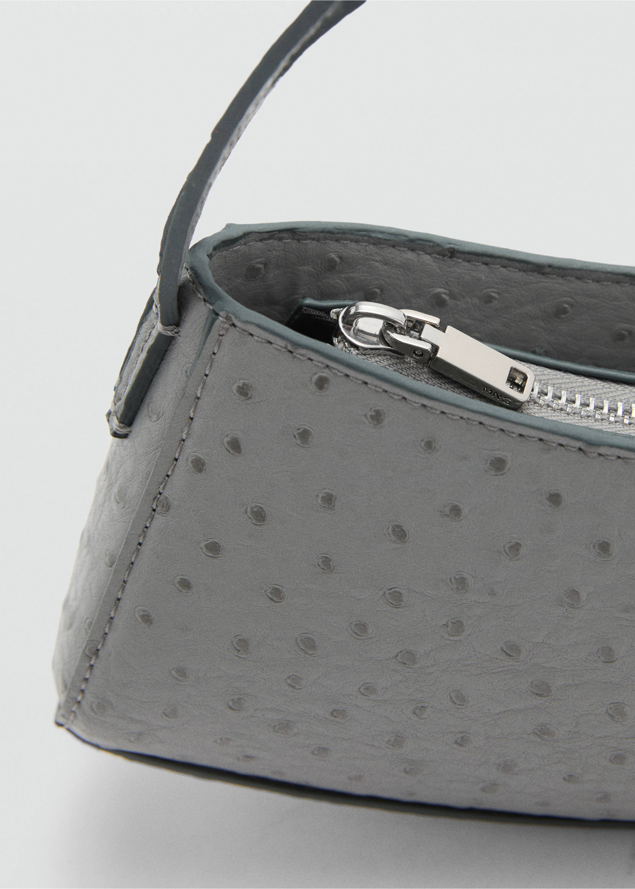 Oval textured bag - Details of the article 2, Grey. Ref: 77047933-00.