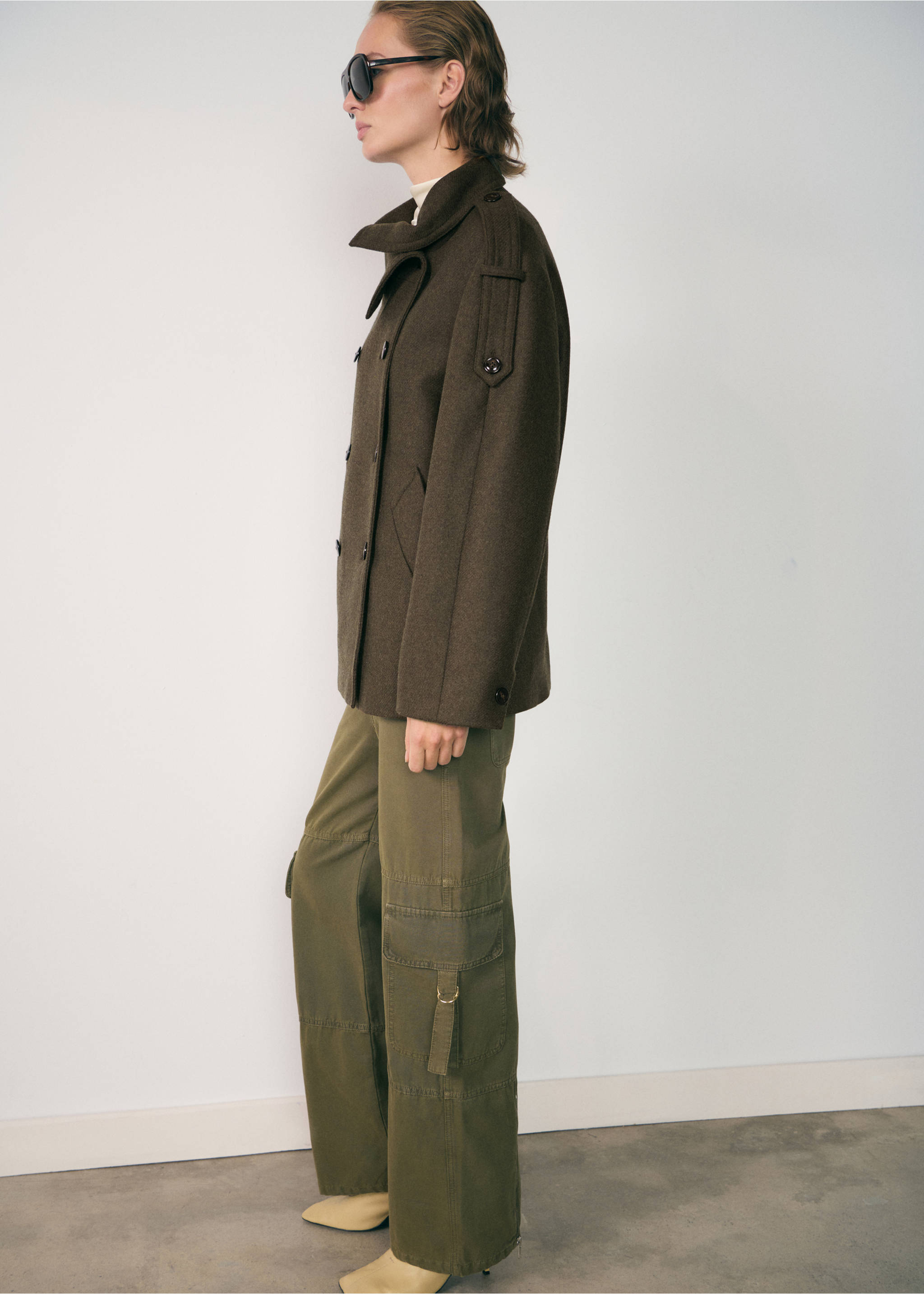 Double-breasted wool coat - Details of the article 2, Khaki. Ref: 77047939-00.