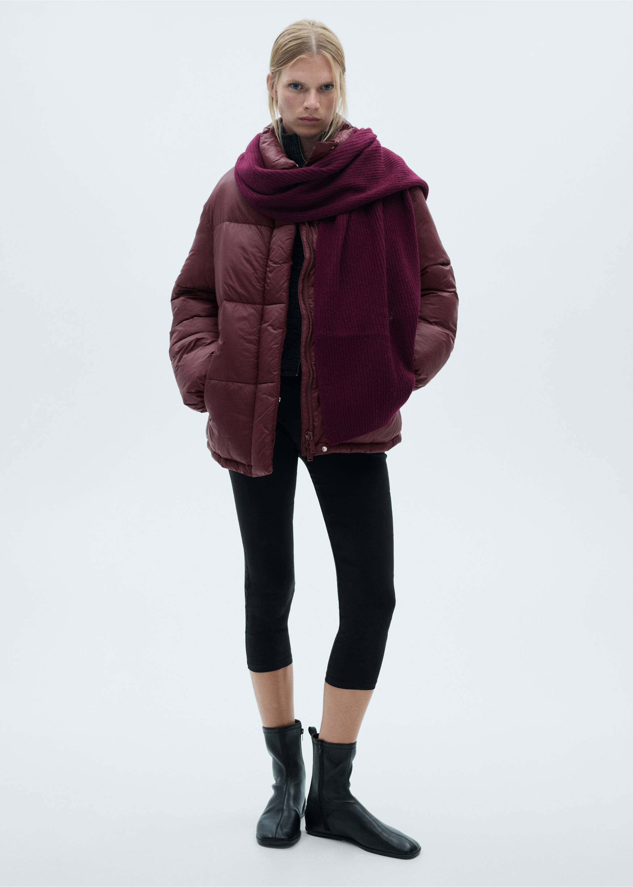 Kurzer Steppanorak - Allgemeine Ansicht, Granatrot. Ref: 77048263-00.