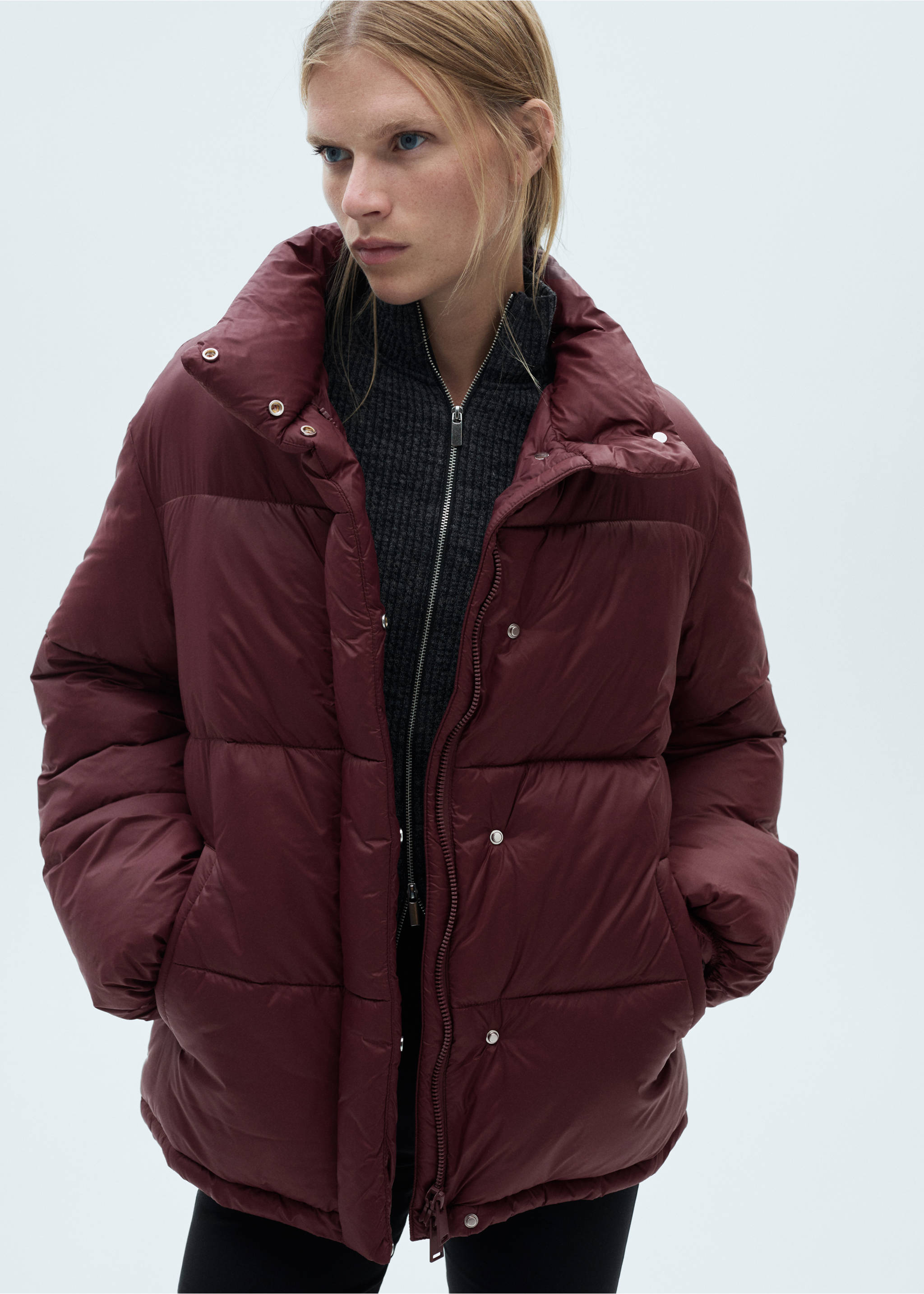 Kurzer Steppanorak - Mittlere Ansicht, Granatrot. Ref: 77048263-00.