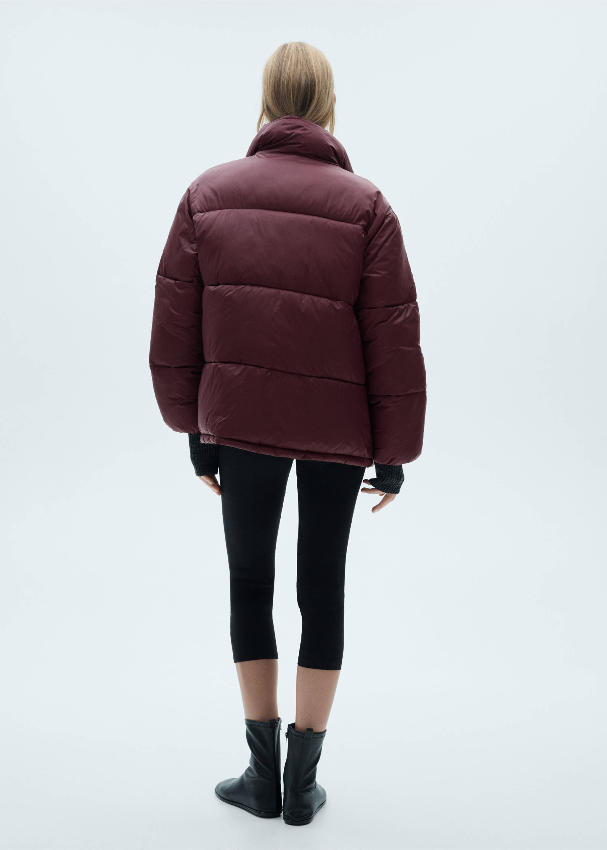 Kurzer Steppanorak - Rückseite des Artikels, Granatrot. Ref: 77048263-00.