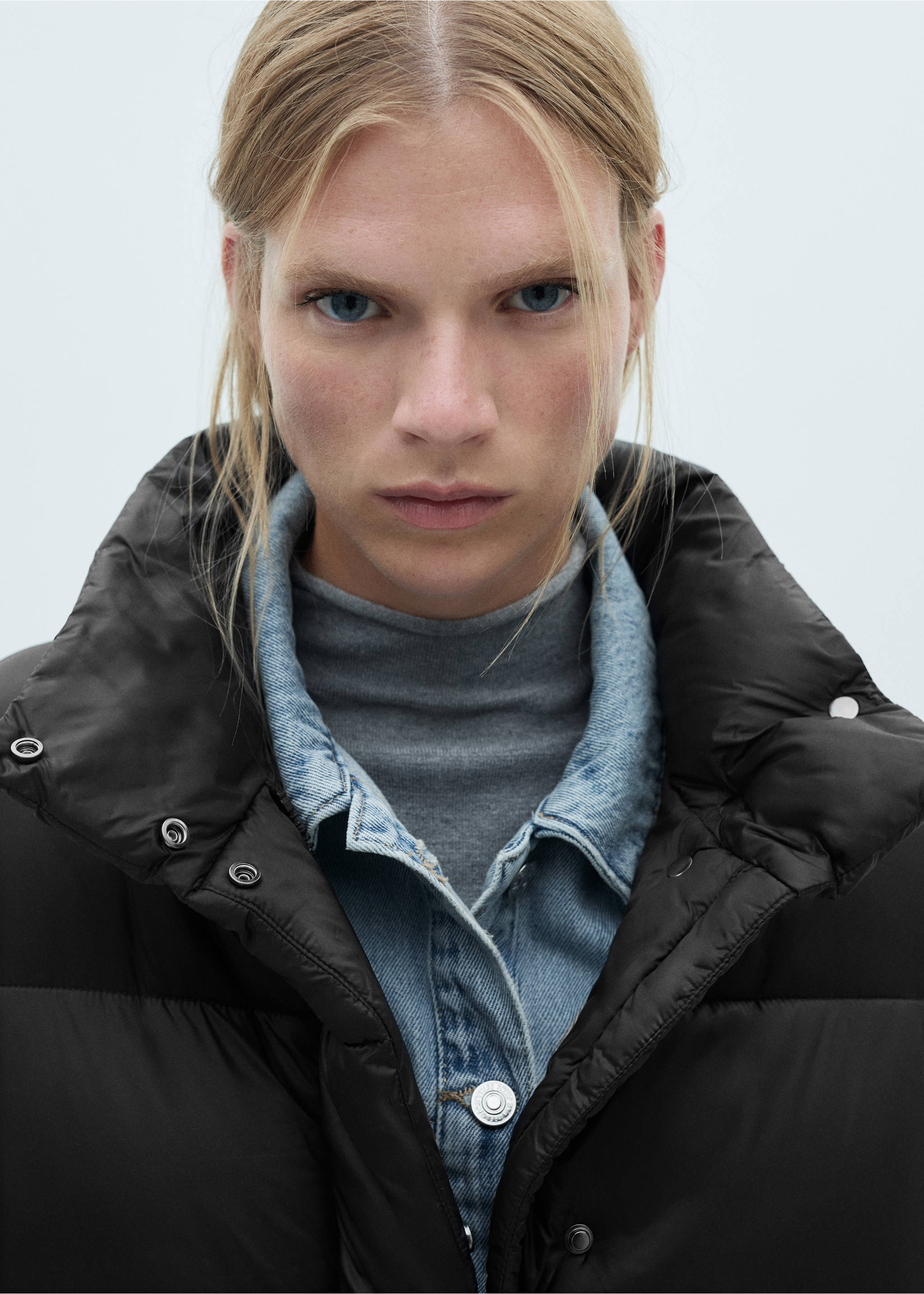 Kurzer Steppanorak - Detail des Artikels 1, Schwarz. Ref: 77048263-00.