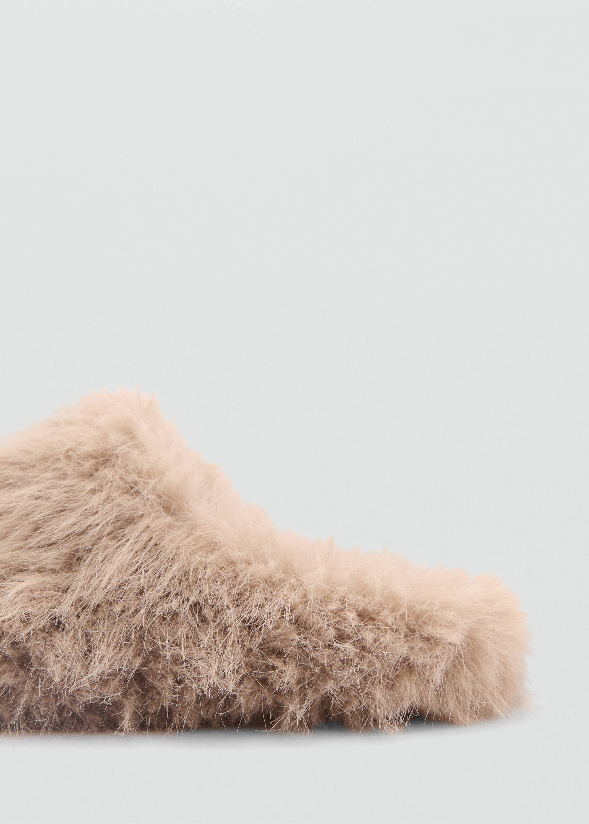 Hausschuhe mit Felleffekt - Detail des Artikels 1, Mittelbraun. Ref: 77048271-00.